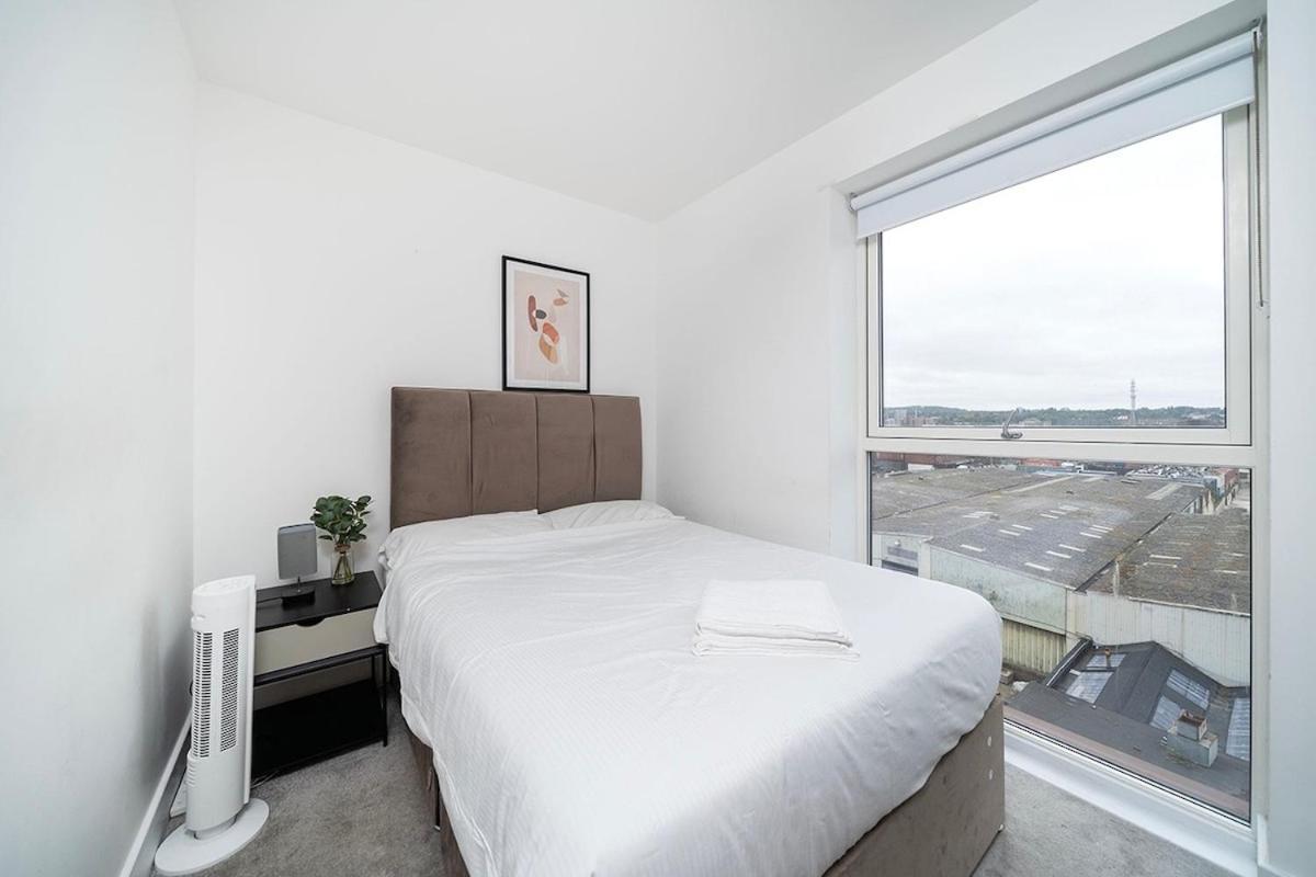 Apartamento Deluxe Double Bed In Shared Near Canary Wharf, Airport & O2 Arena With Thames View Londres