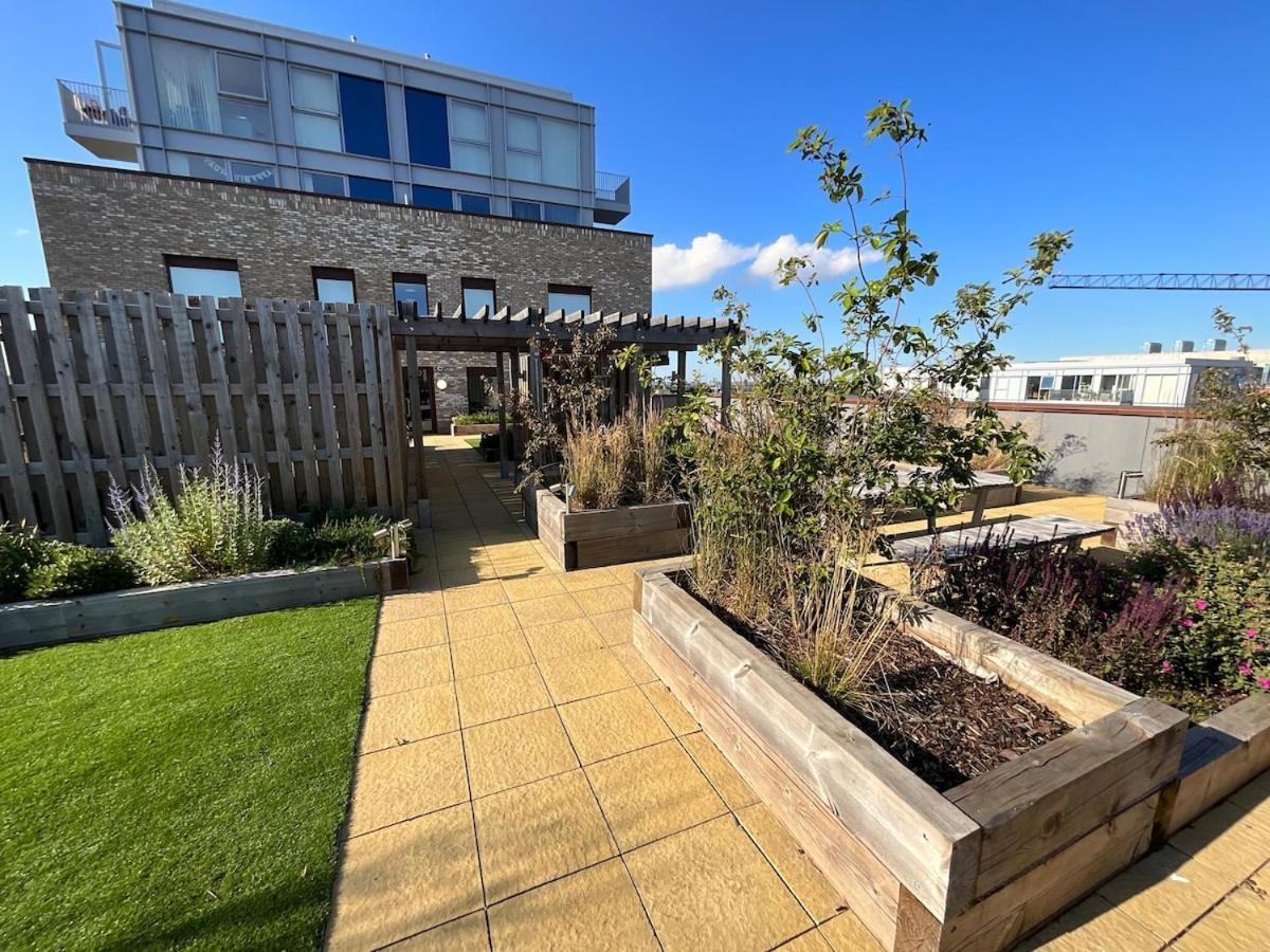 Deluxe Double Bed In Shared Near Canary Wharf, Airport & O2 Arena With Thames View Londres