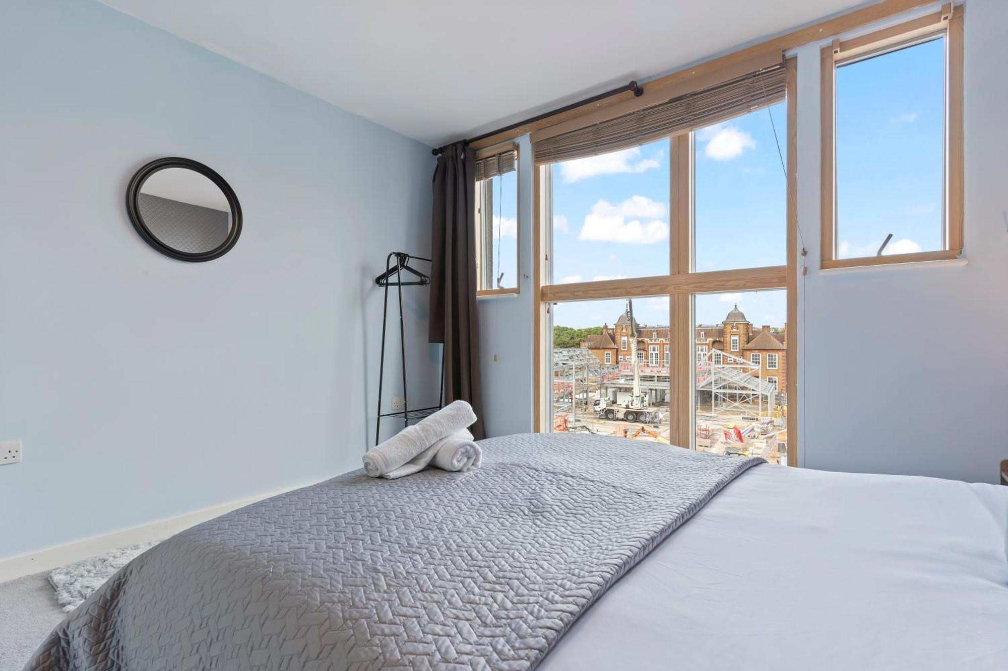 Spectacular 3Br 2Bath Rooftop Sky-Views With Parking *