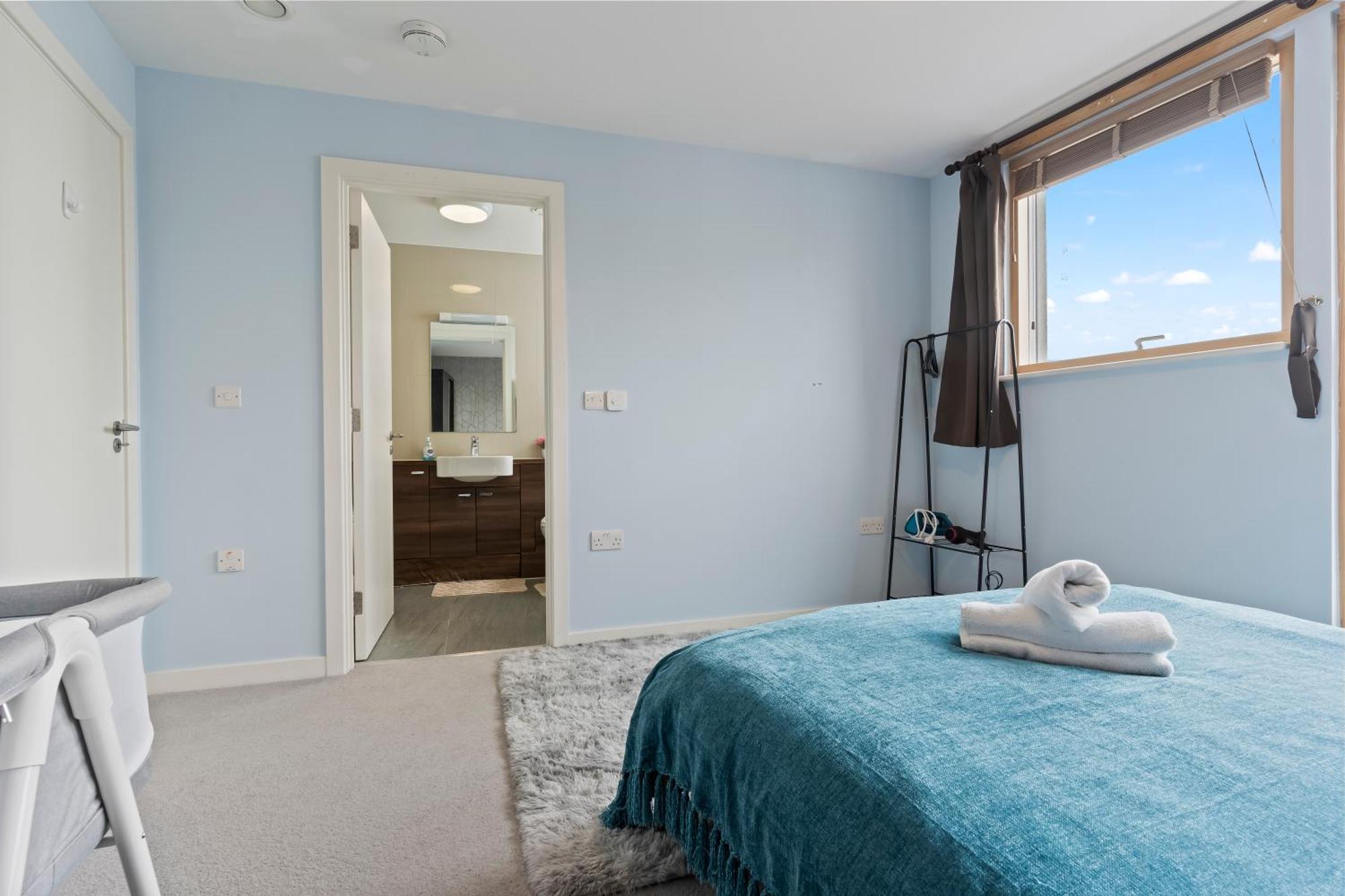 Spectacular 3Br 2Bath Rooftop Sky-Views With Parking *