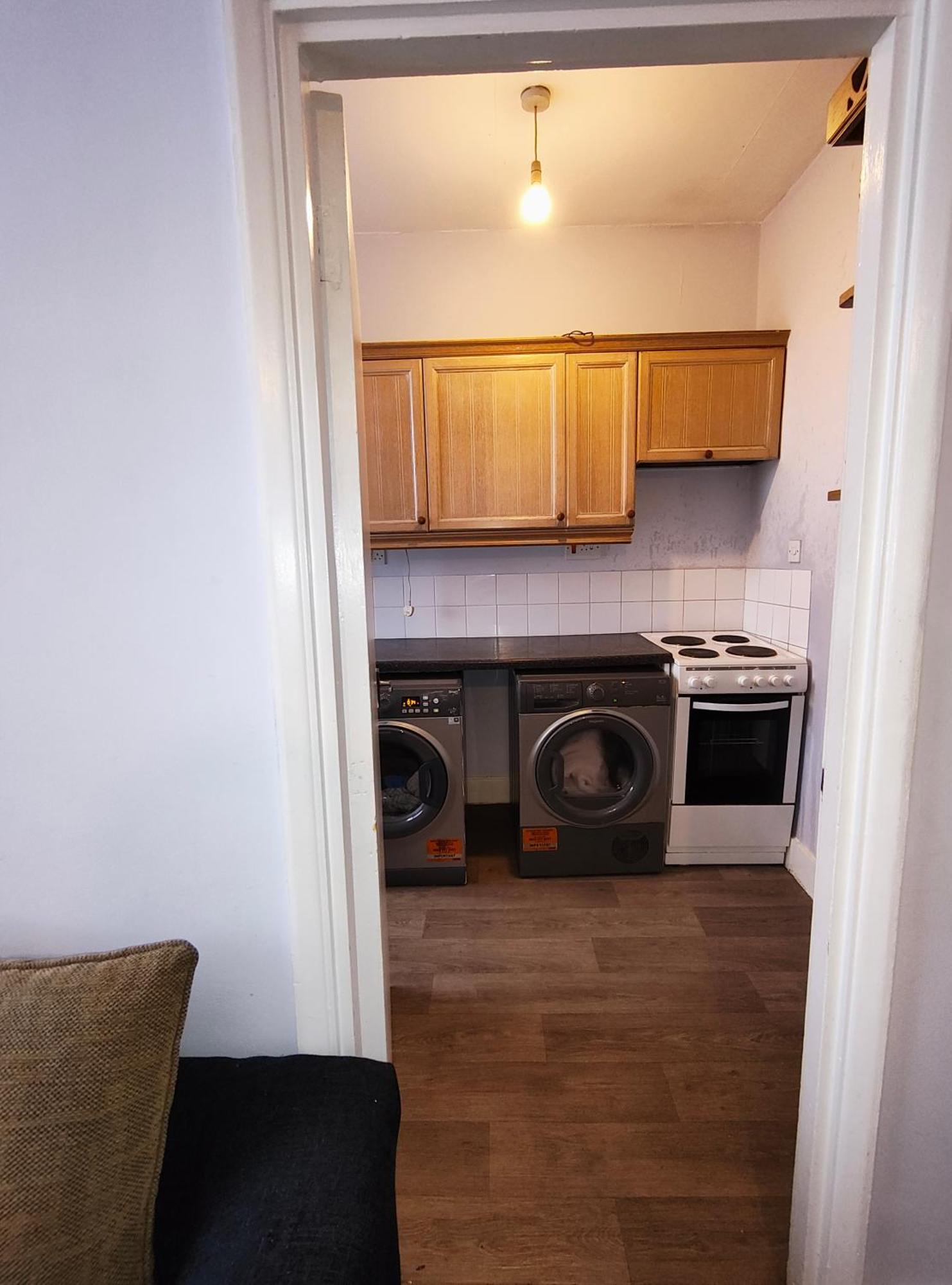 The Highbury & Islington 2 Single Beds *