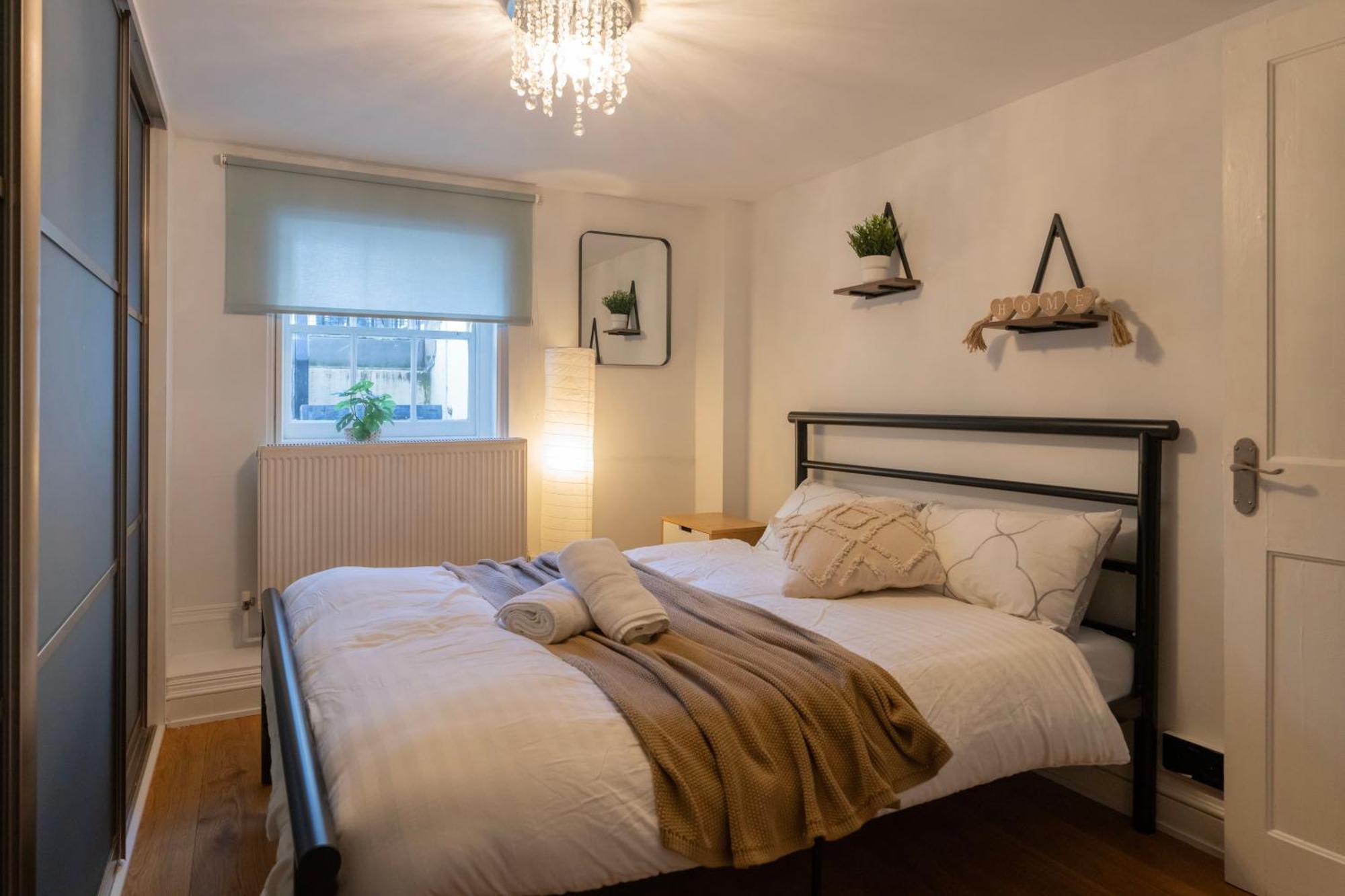 Gorgeous 2bed House In New Road Appartement