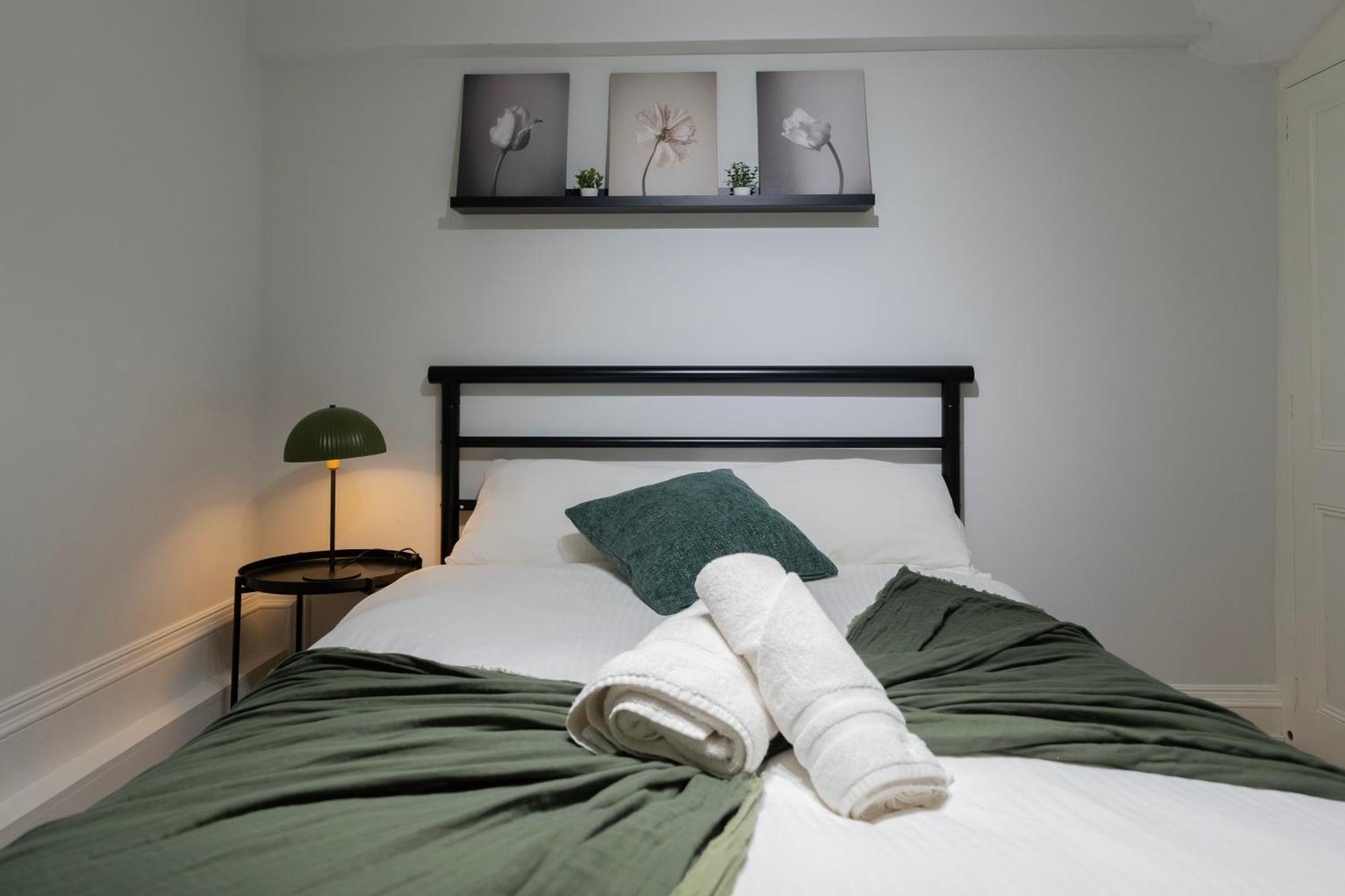 Gorgeous 2bed House In New Road