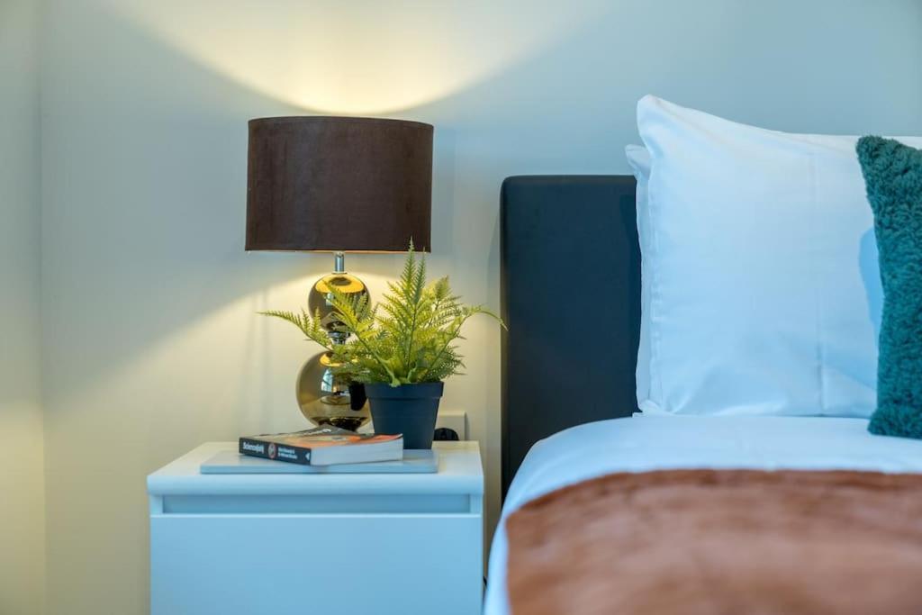 Luxury Kew Bridge Balcony Free Parking Appartement