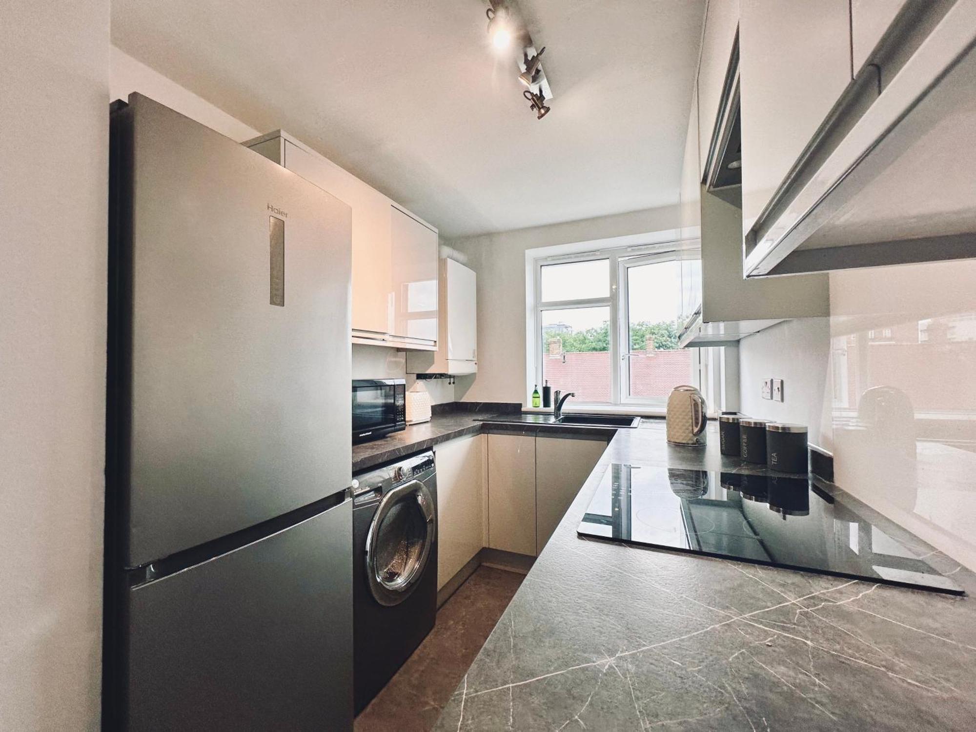 Spacious, Stylish Close To Transport * Londres