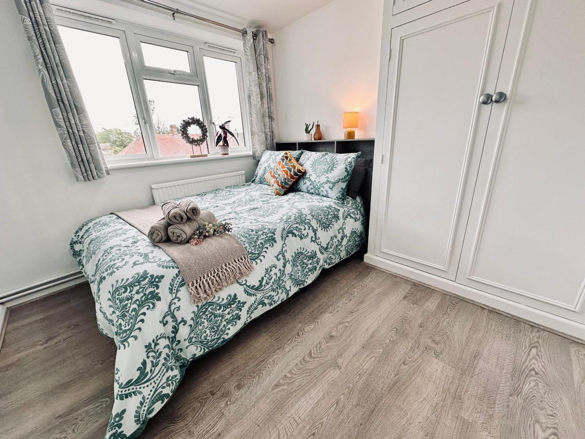 Spacious, Stylish Close To Transport Appartement Londres
