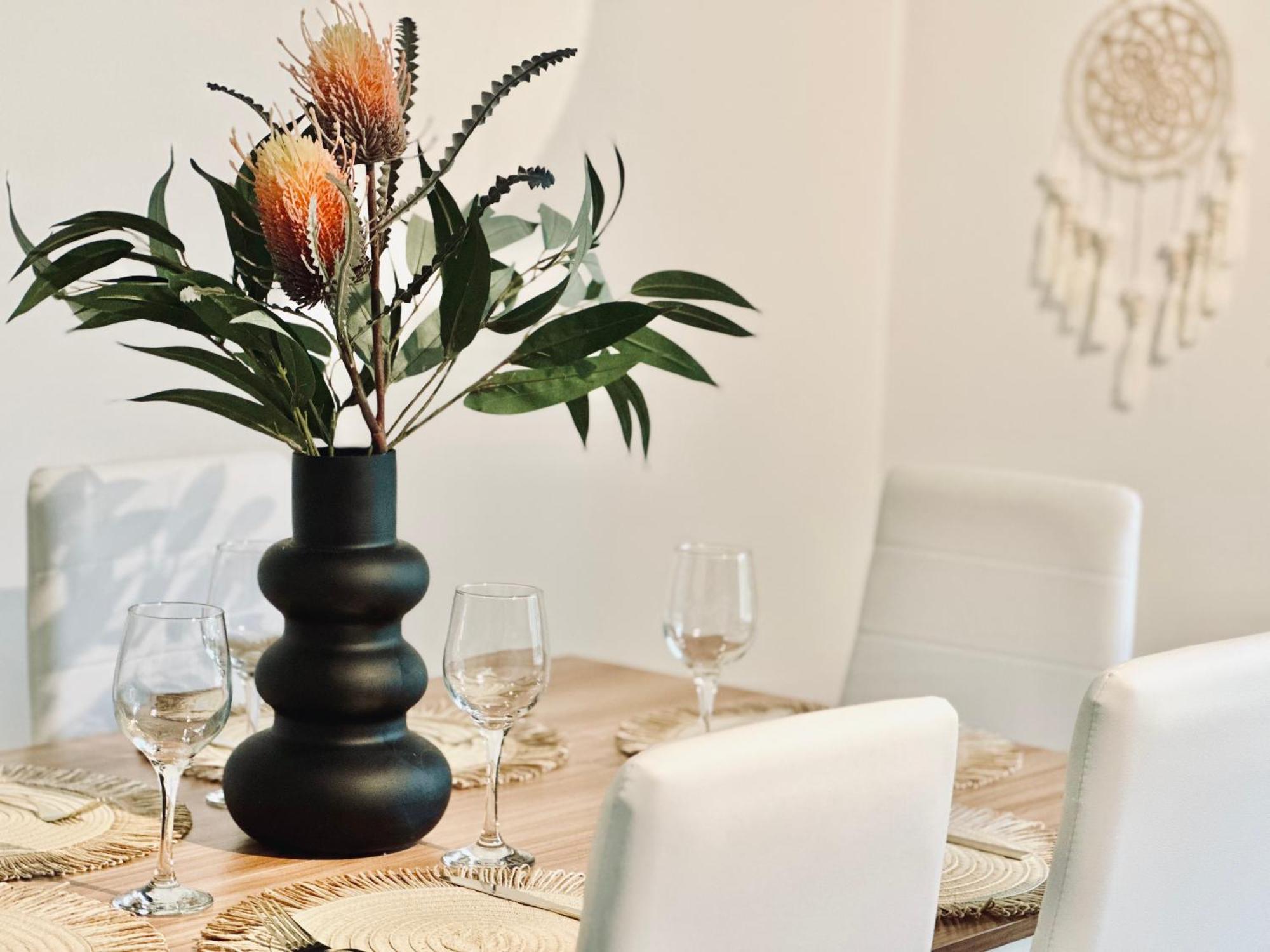 Spacious, Stylish Close To Transport Londres