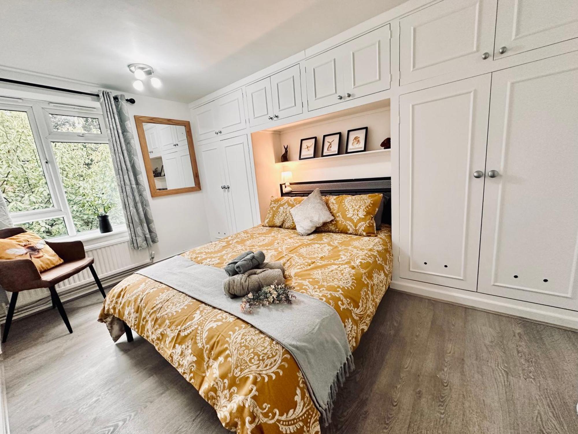 Spacious, Stylish Close To Transport * Londres