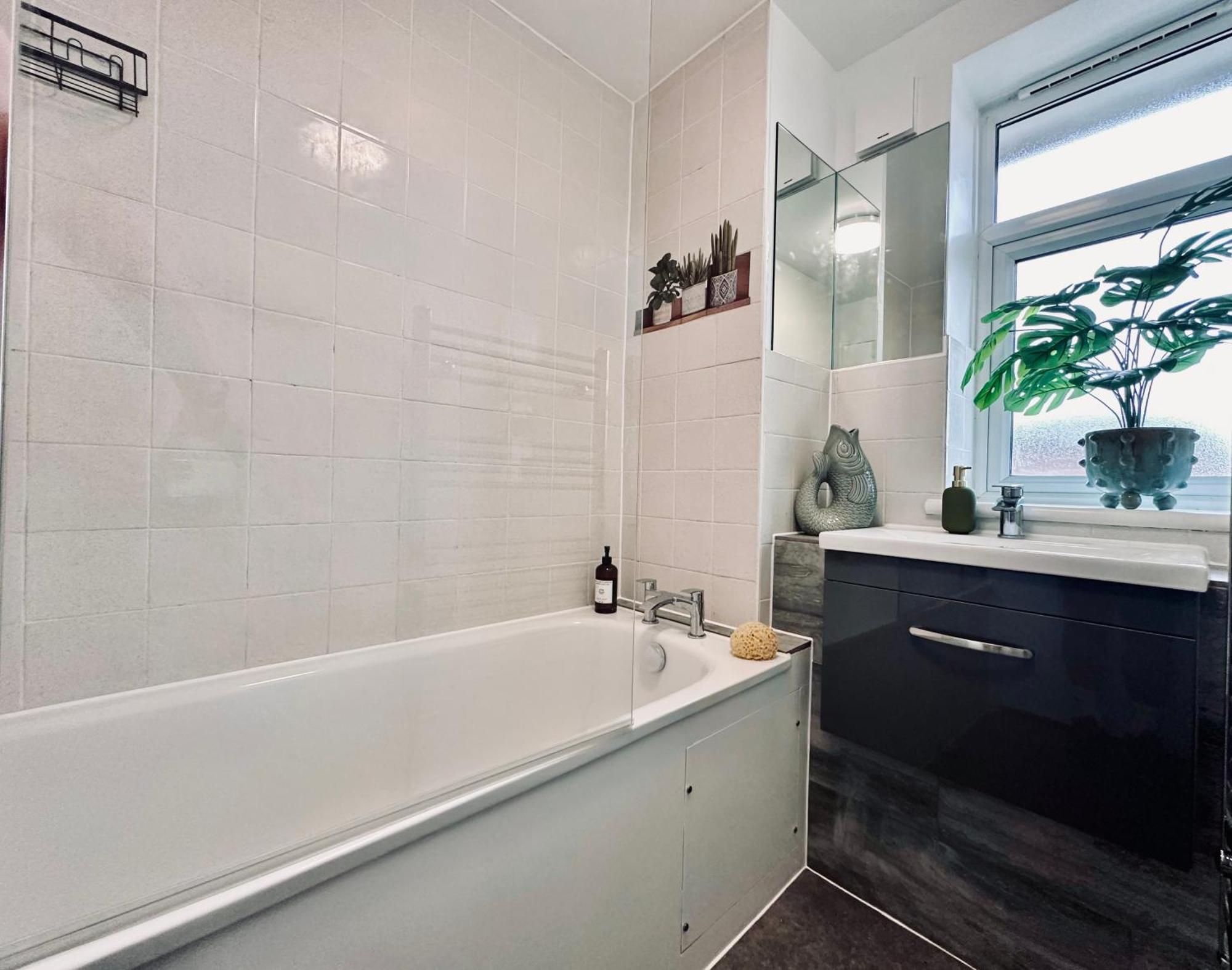 Spacious, Stylish Close To Transport Apartamento