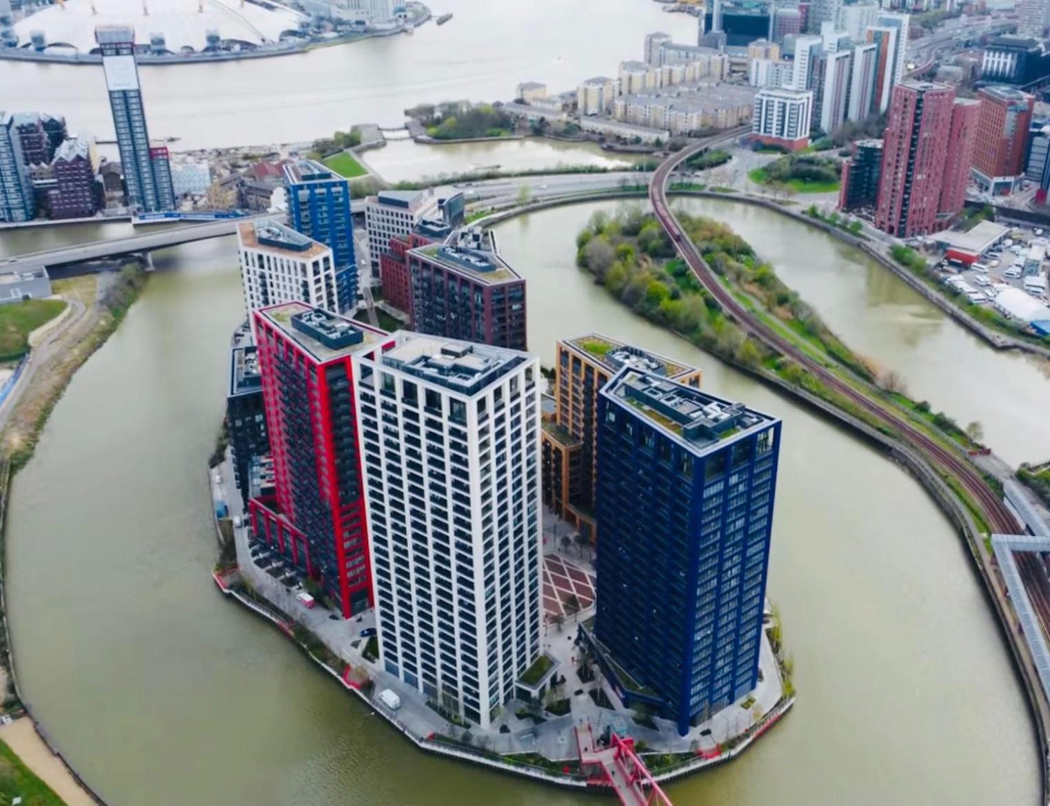 Luxurious Apartment - Prime Location Near Excel, O2 & Canary Wharf *