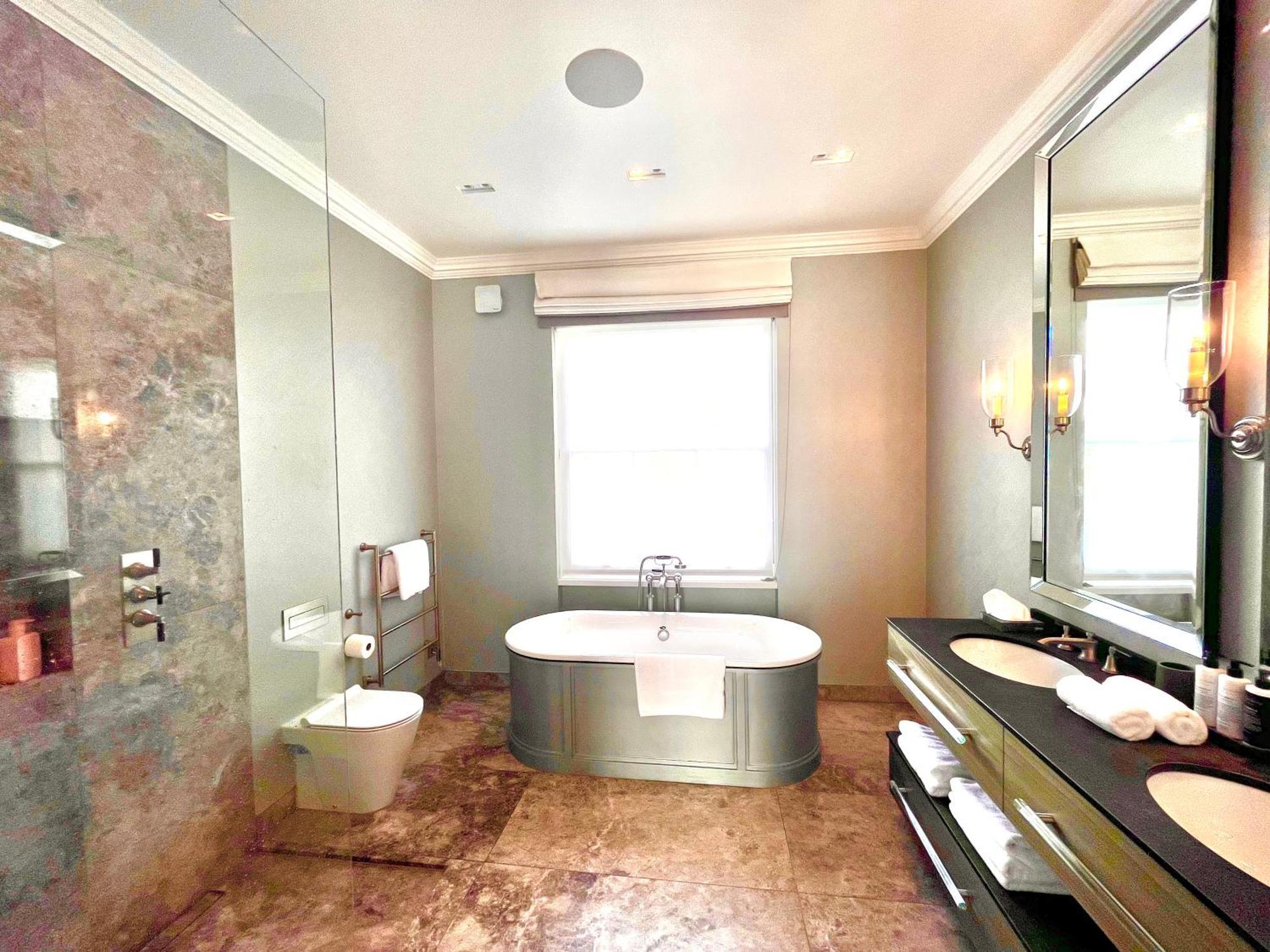 Luxury 4 Bedrooms 5 Baths 2 Receptions Family House With Garden Chelsea Villa London
