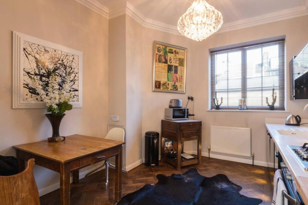 Stylish 1-bed With A Roof Terrace *