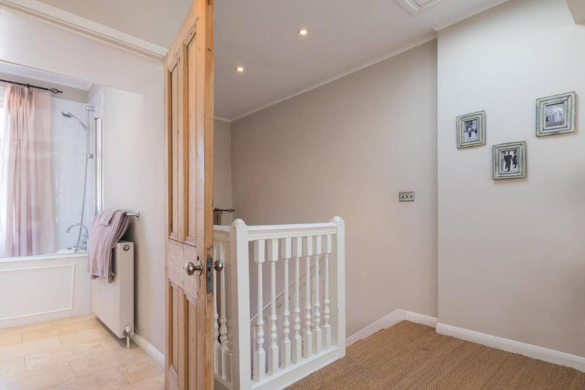 Stylish 1-bed With A Roof Terrace *