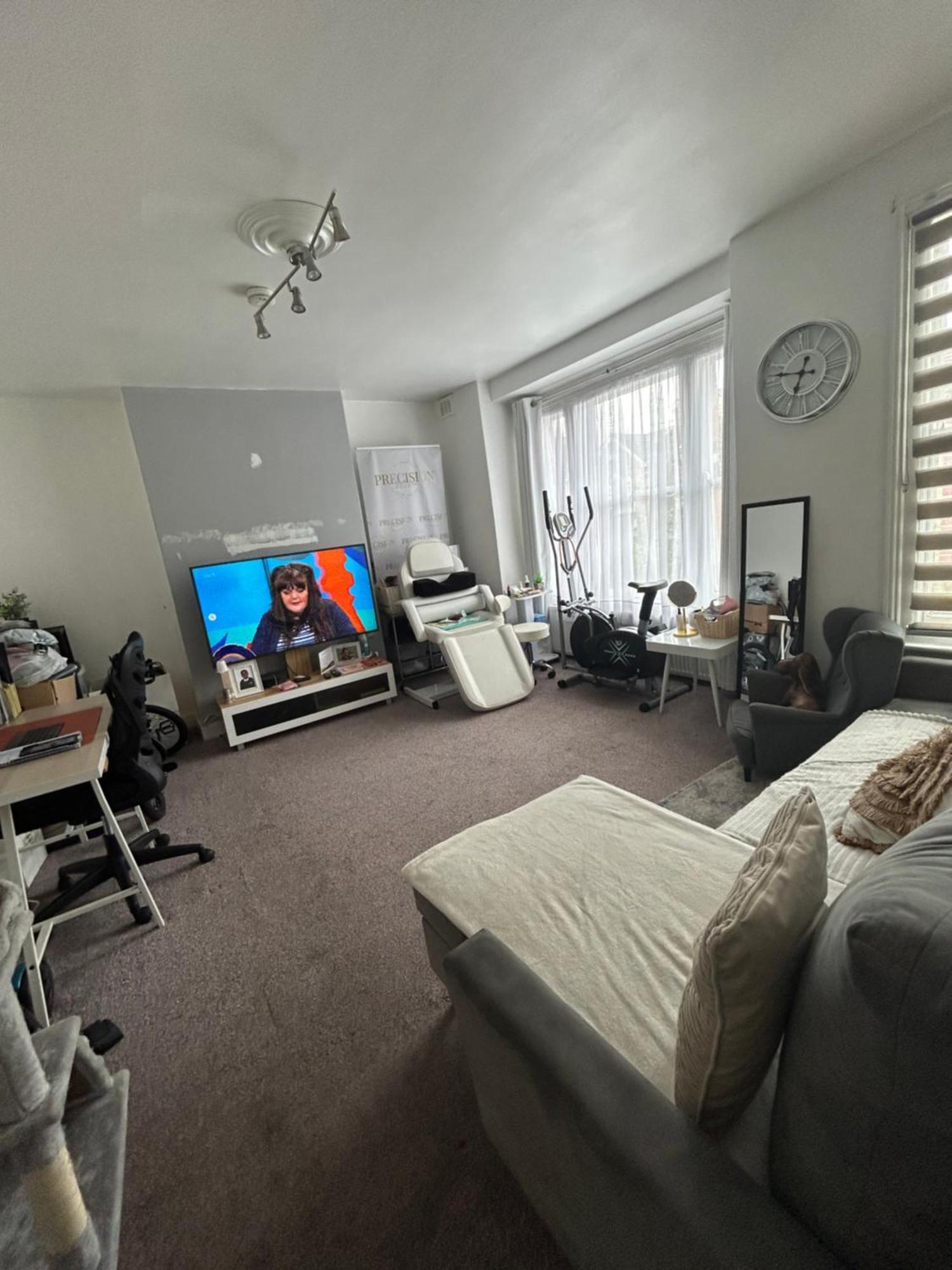 1 Bedroom House, Seven Sisters, Tottenham * Londen