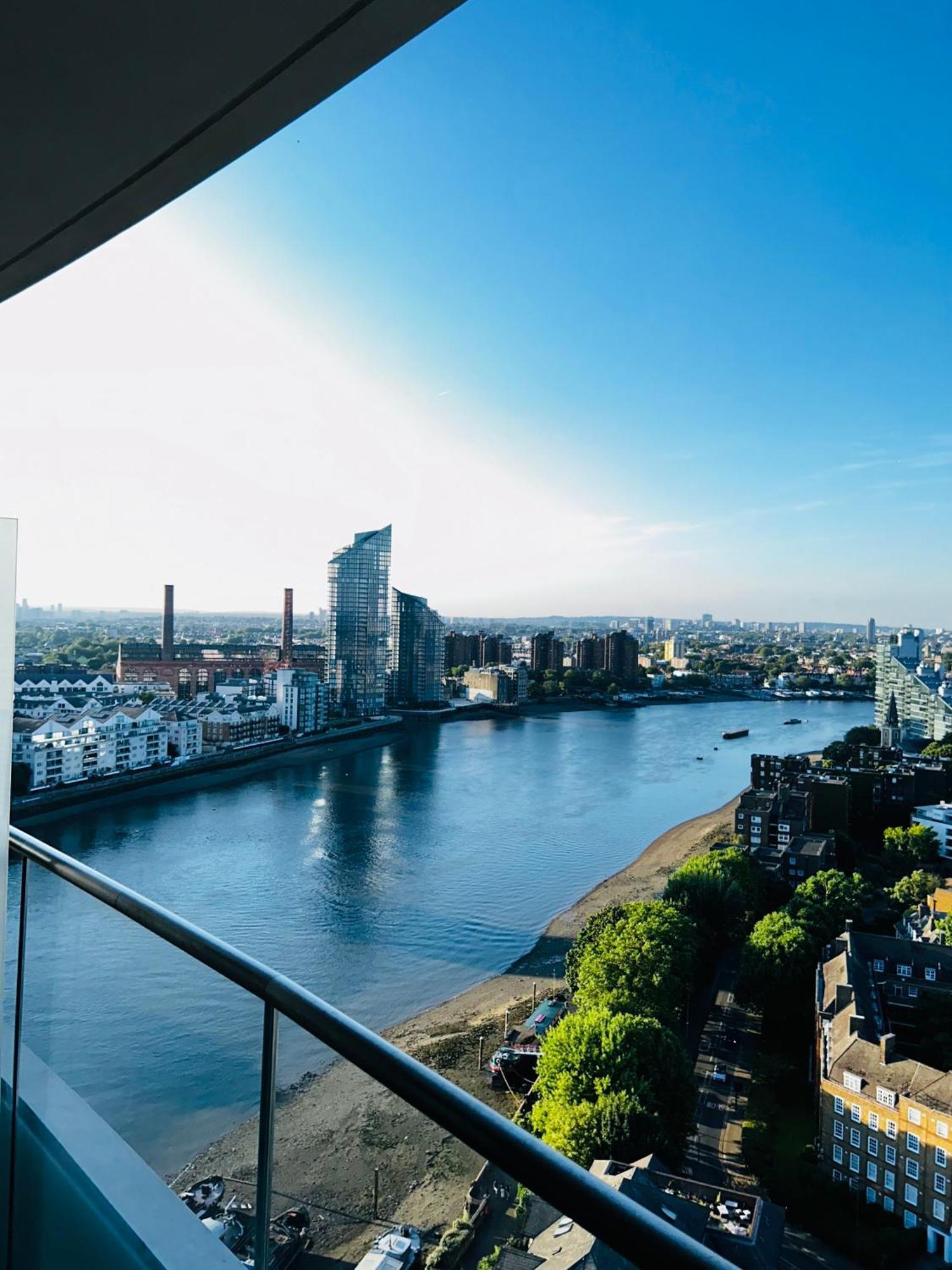 Luxury Sea View Two Bed Penthouse In Battersea