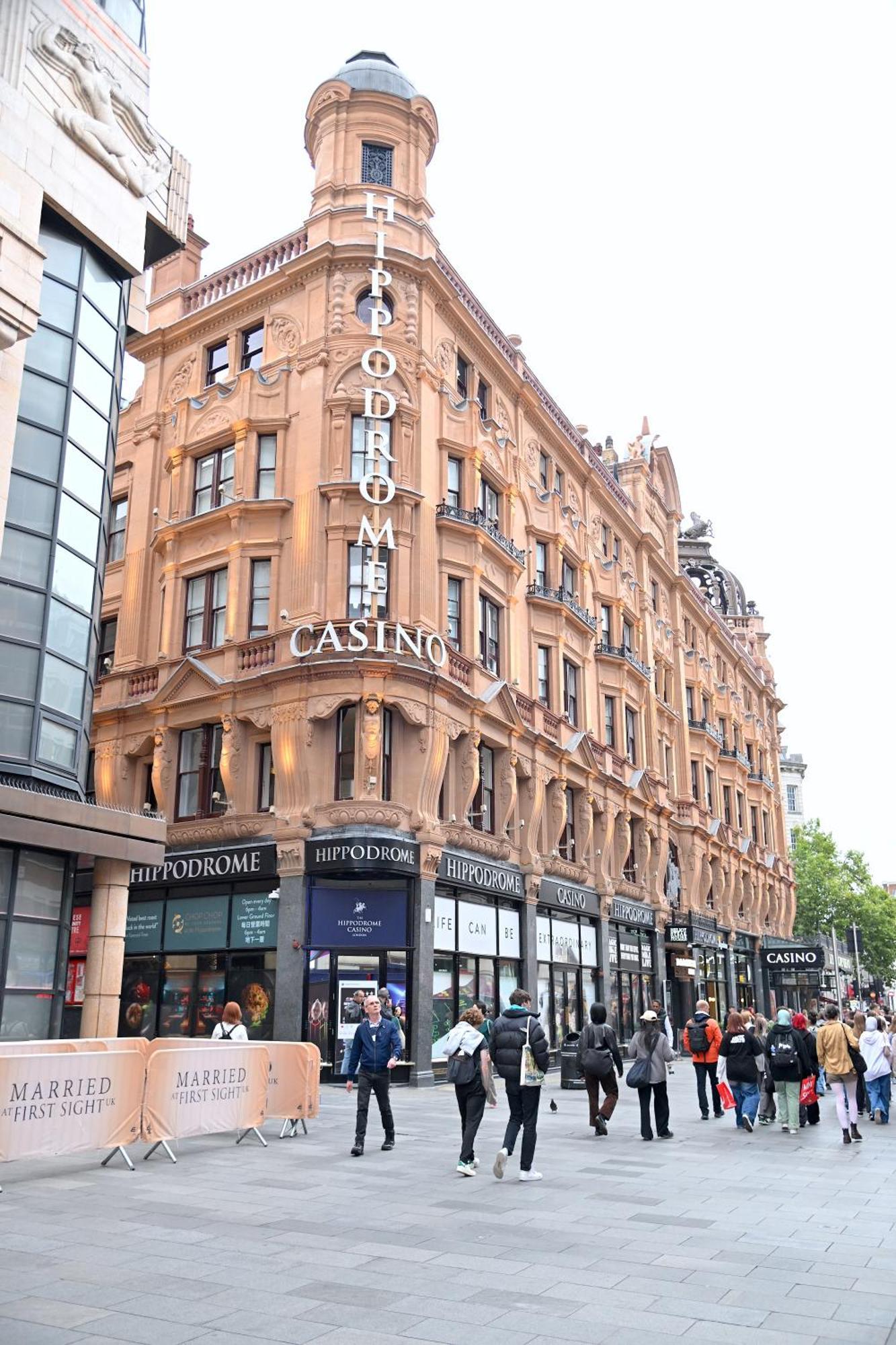 Peaceful And Leicester Square Apartment