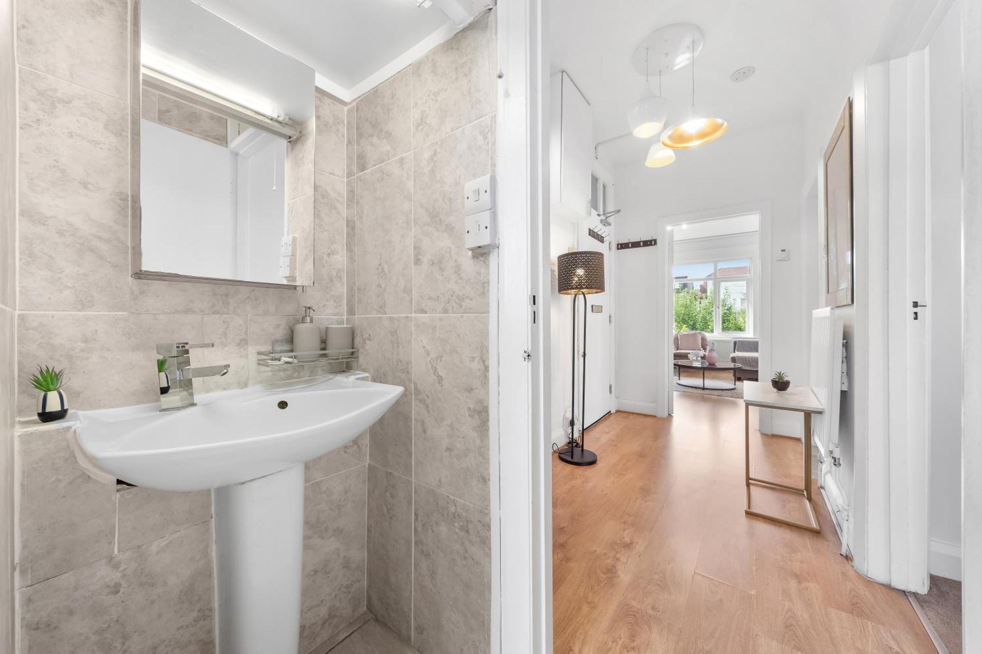 Duplex 3 Bed - Near Station - Golders - London
