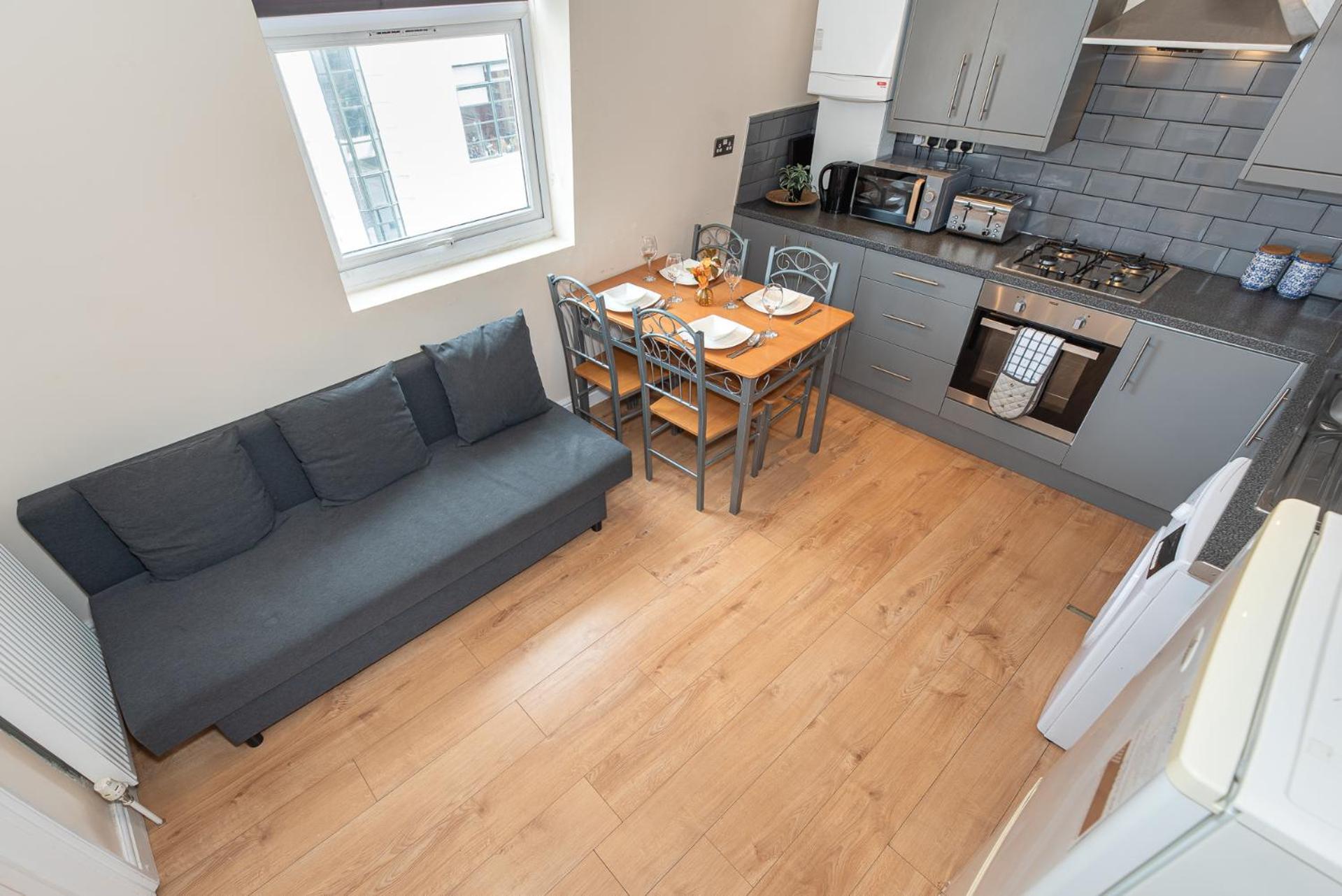 Lovely 3 Bedroom Flat , Aldgate, Tower Hill, Whitechapel *