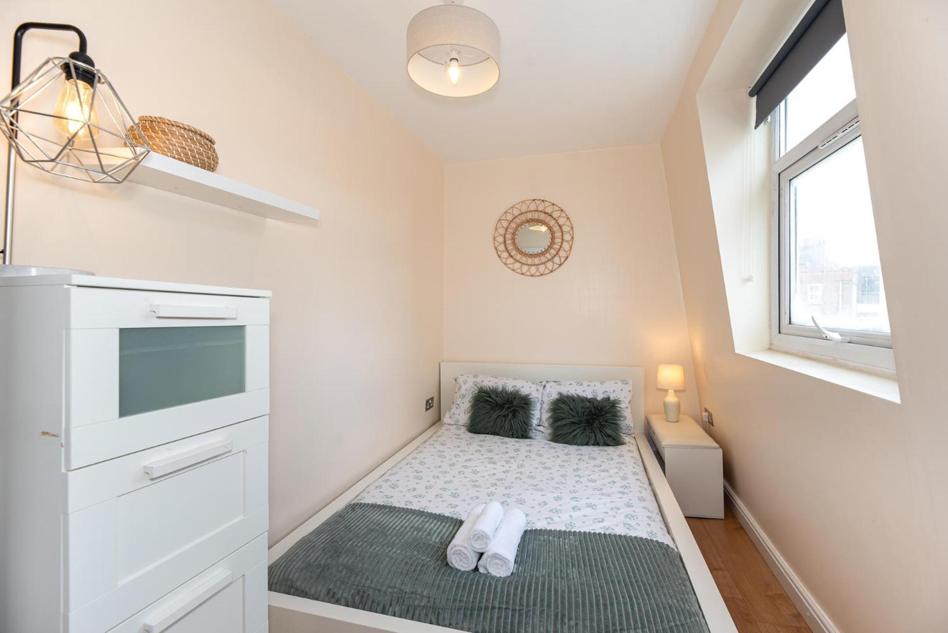 Lovely 3 Bedroom Flat , Aldgate, Tower Hill, Whitechapel Appartement *