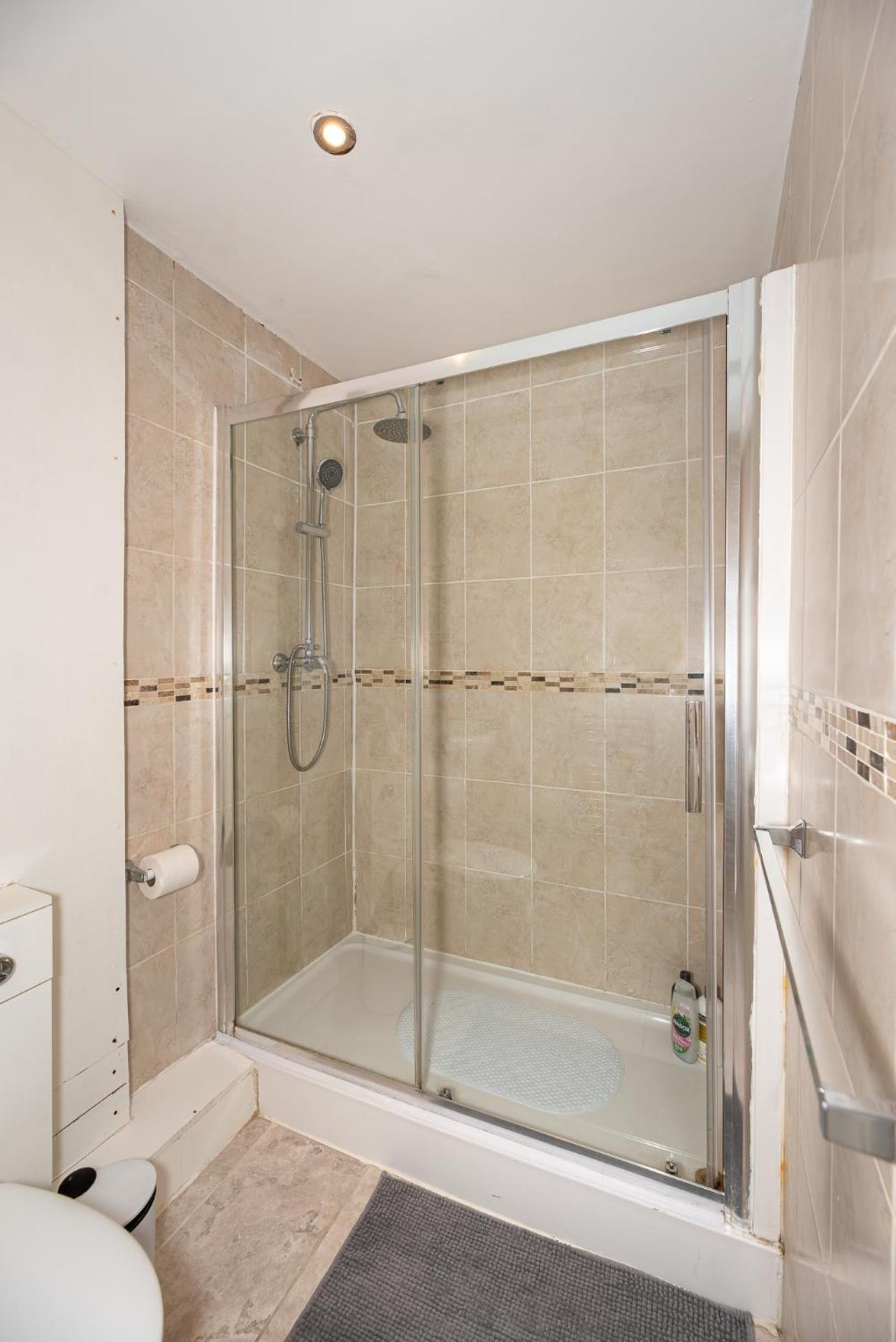Lovely 3 Bedroom Flat , Aldgate, Tower Hill, Whitechapel * Londen