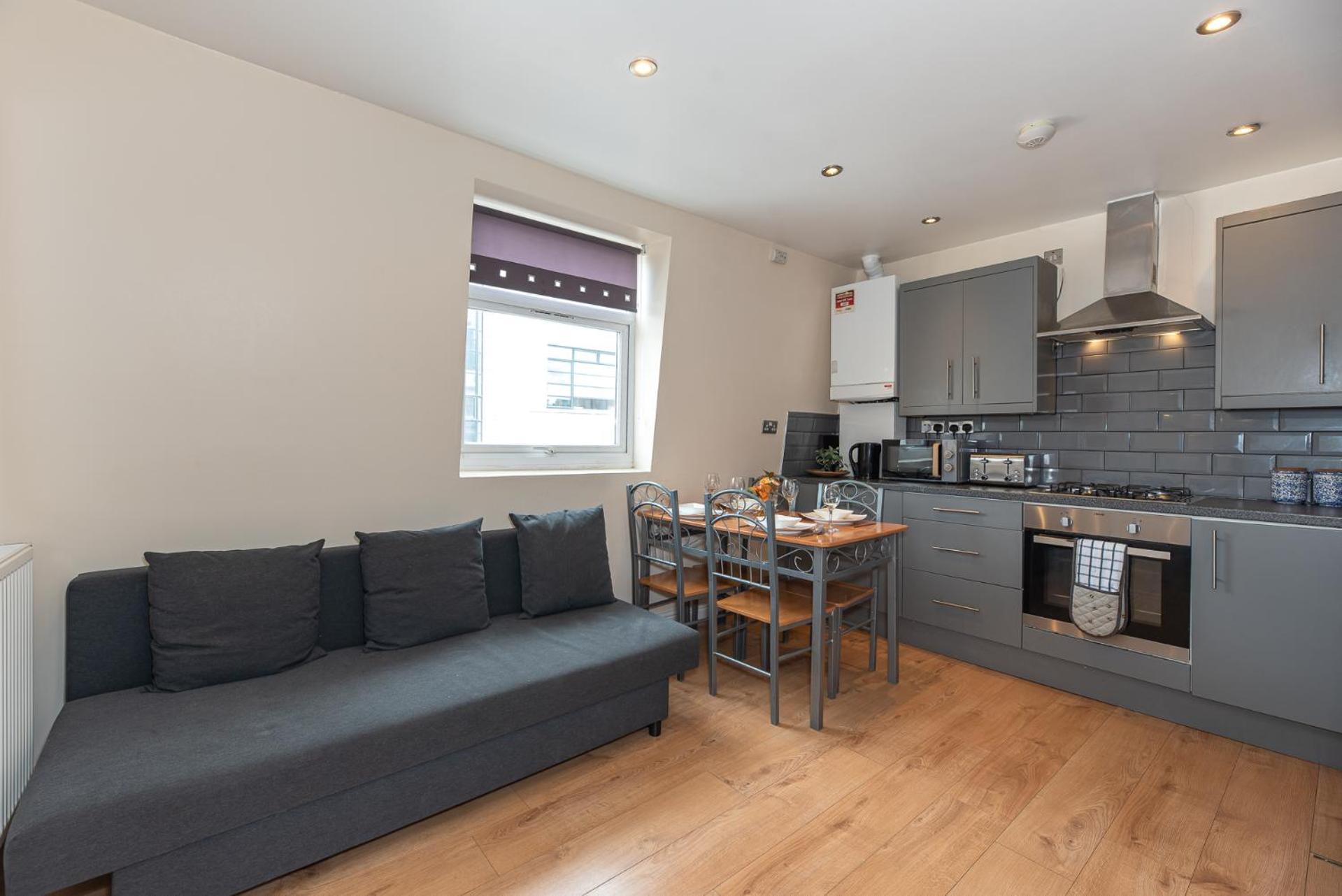 Lovely 3 Bedroom Flat , Aldgate, Tower Hill, Whitechapel Appartement *