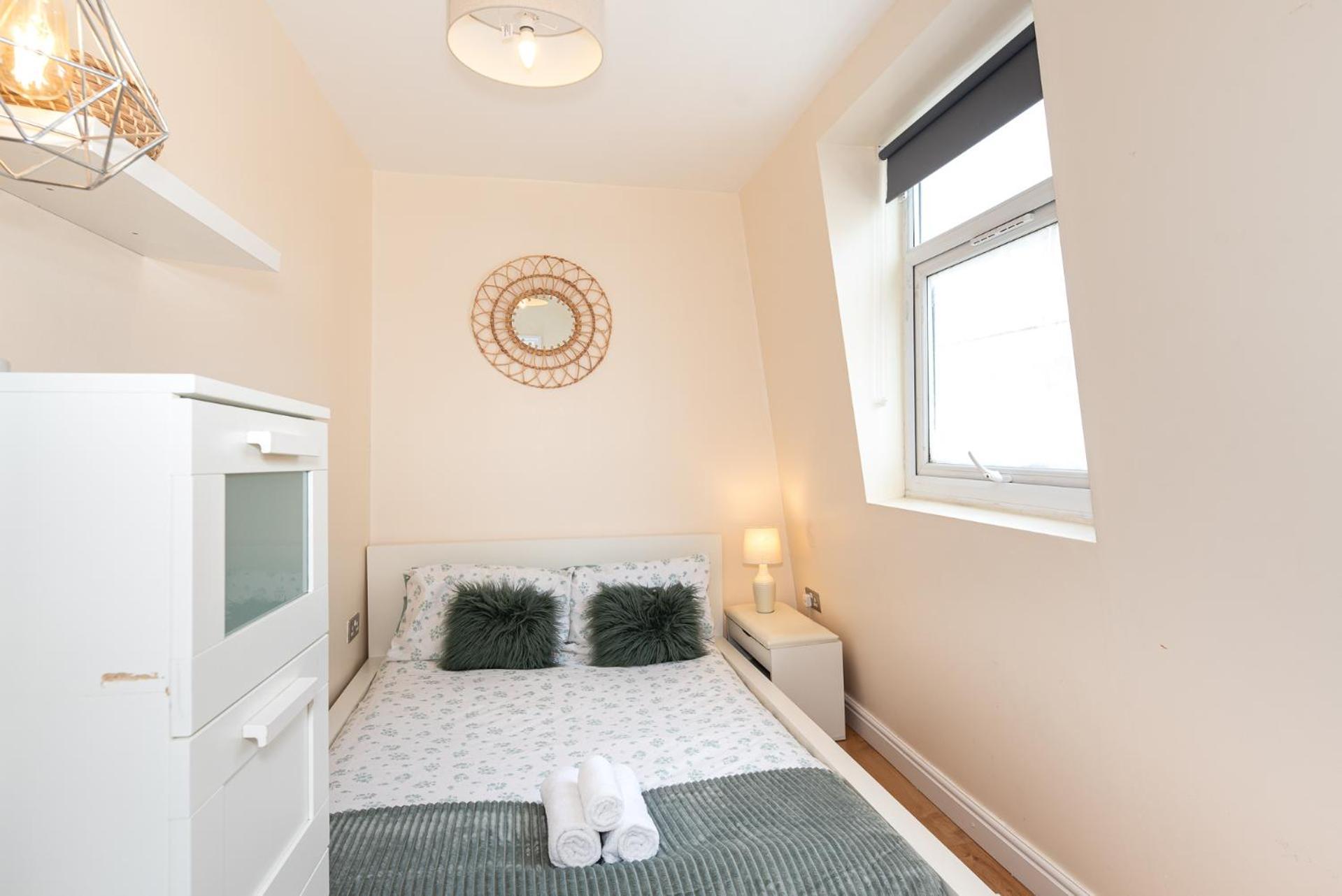 Lovely 3 Bedroom Flat , Aldgate, Tower Hill, Whitechapel *