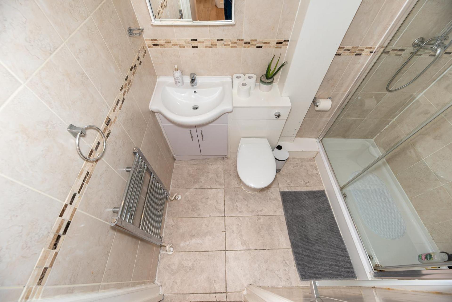 Lovely 3 Bedroom Flat , Aldgate, Tower Hill, Whitechapel Appartement *