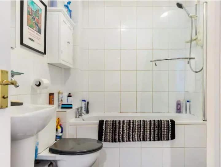 Appartement In E15 *