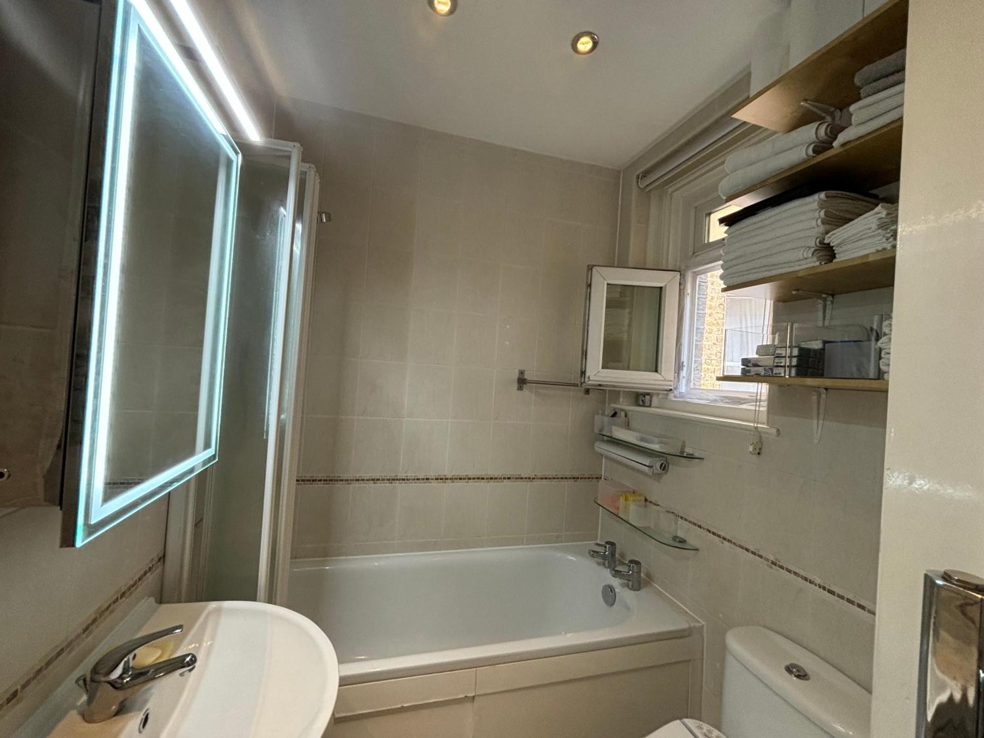 Appartement Superbly Located 1bd Flat Heart Of Fitzrovia Londen