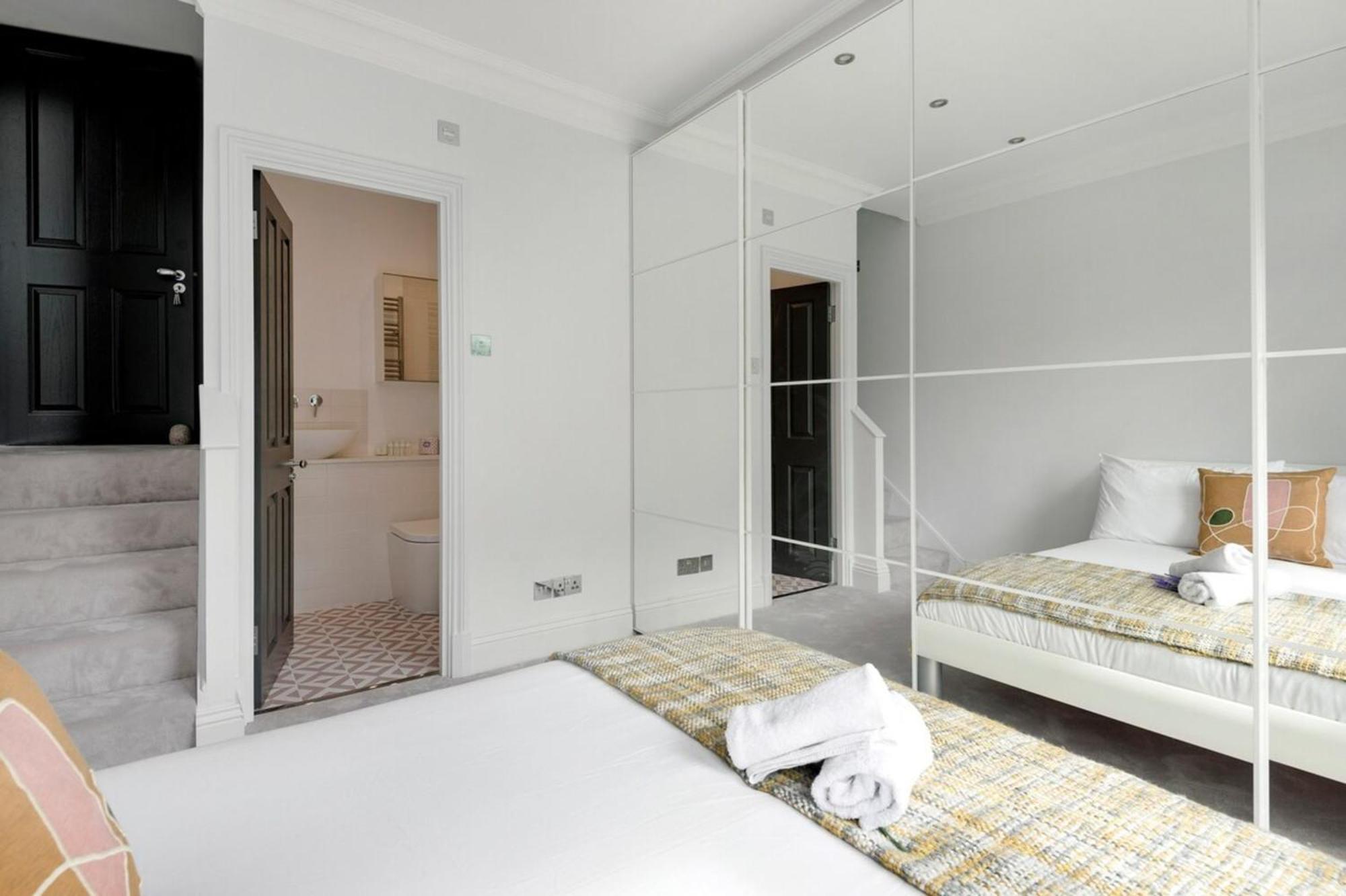Modern And Bright Highgate Gem Apartment
