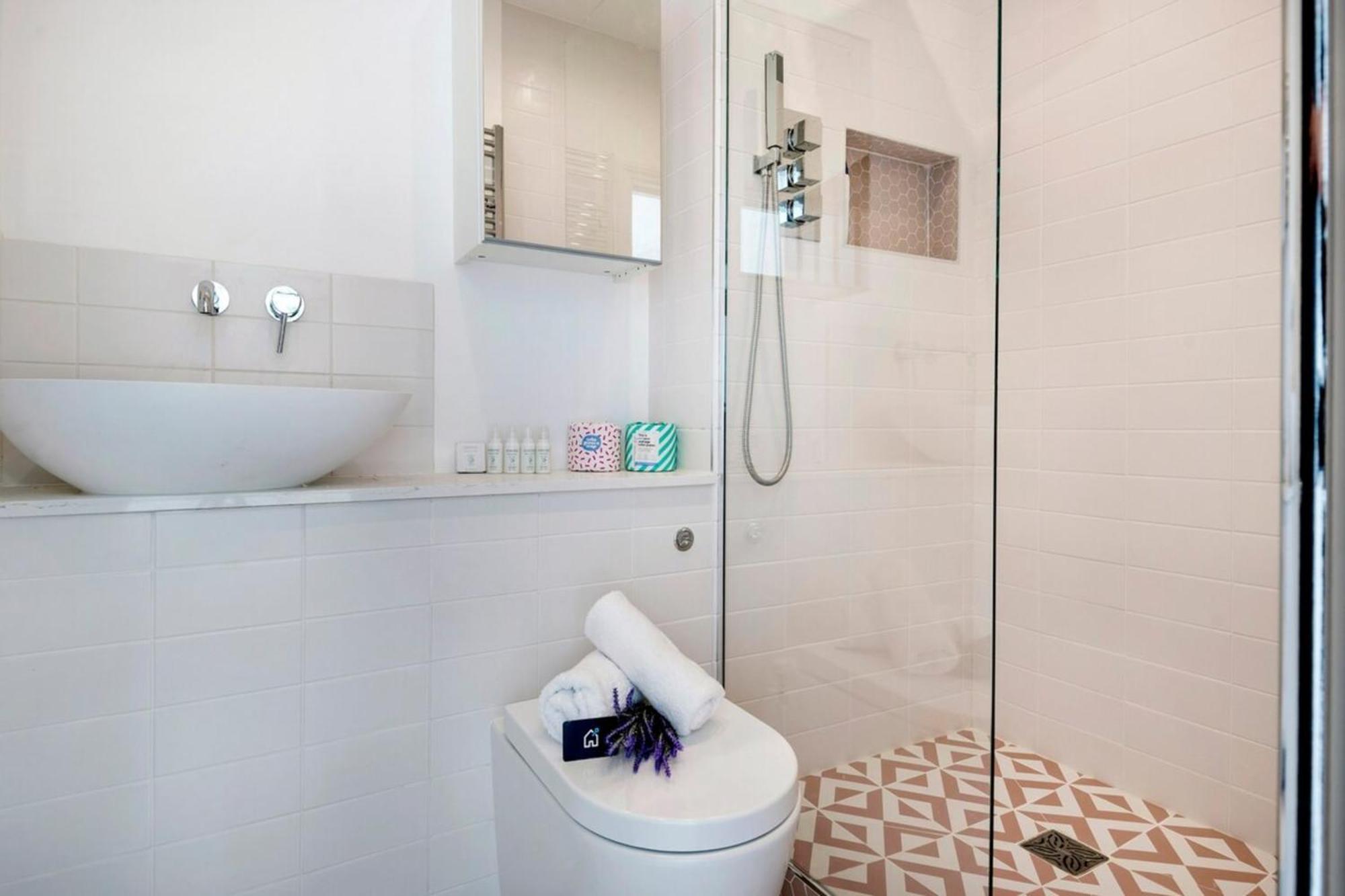Modern And Bright Highgate Gem *