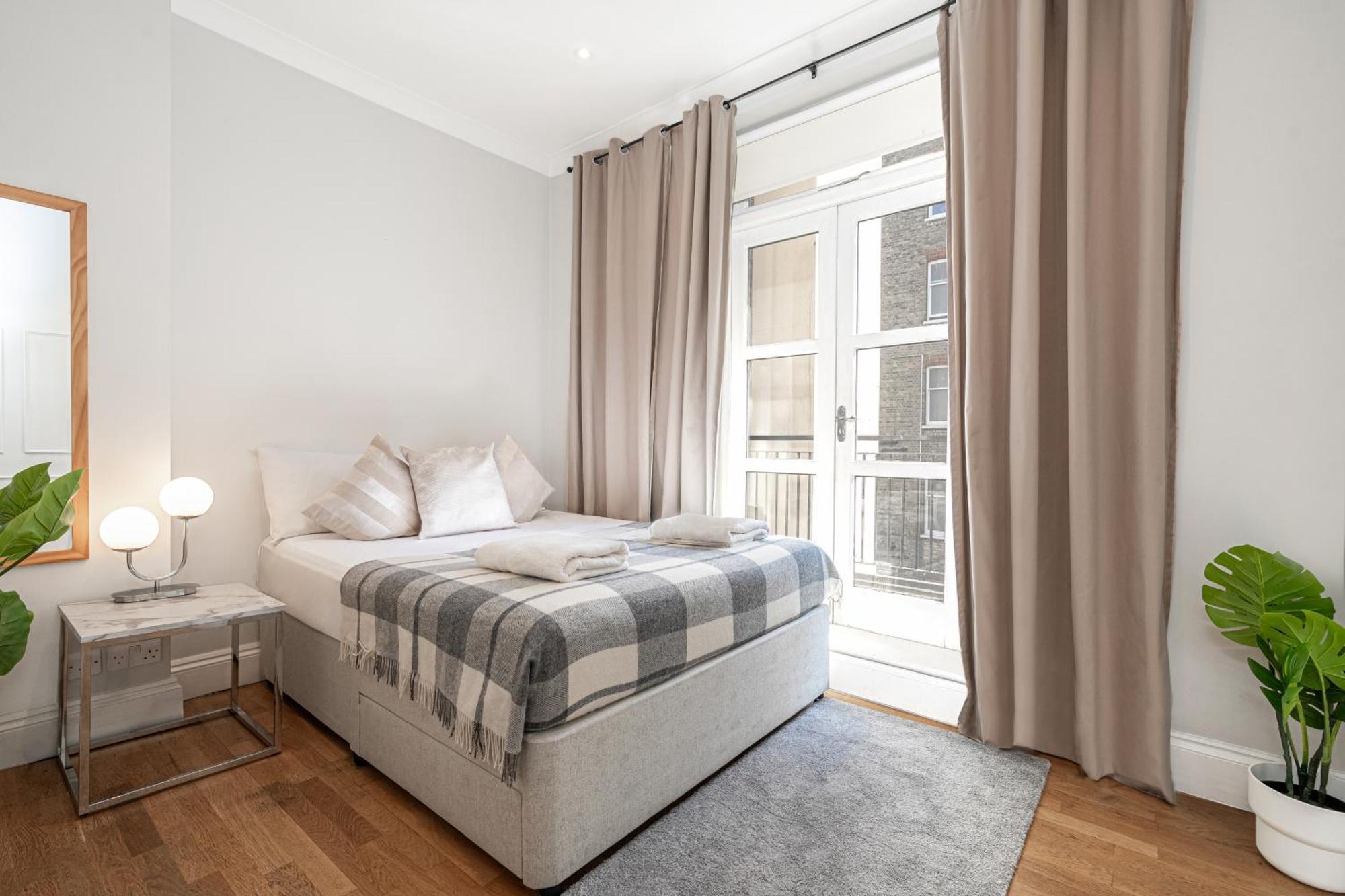 Apartment At Kensington And Knightsbridge *