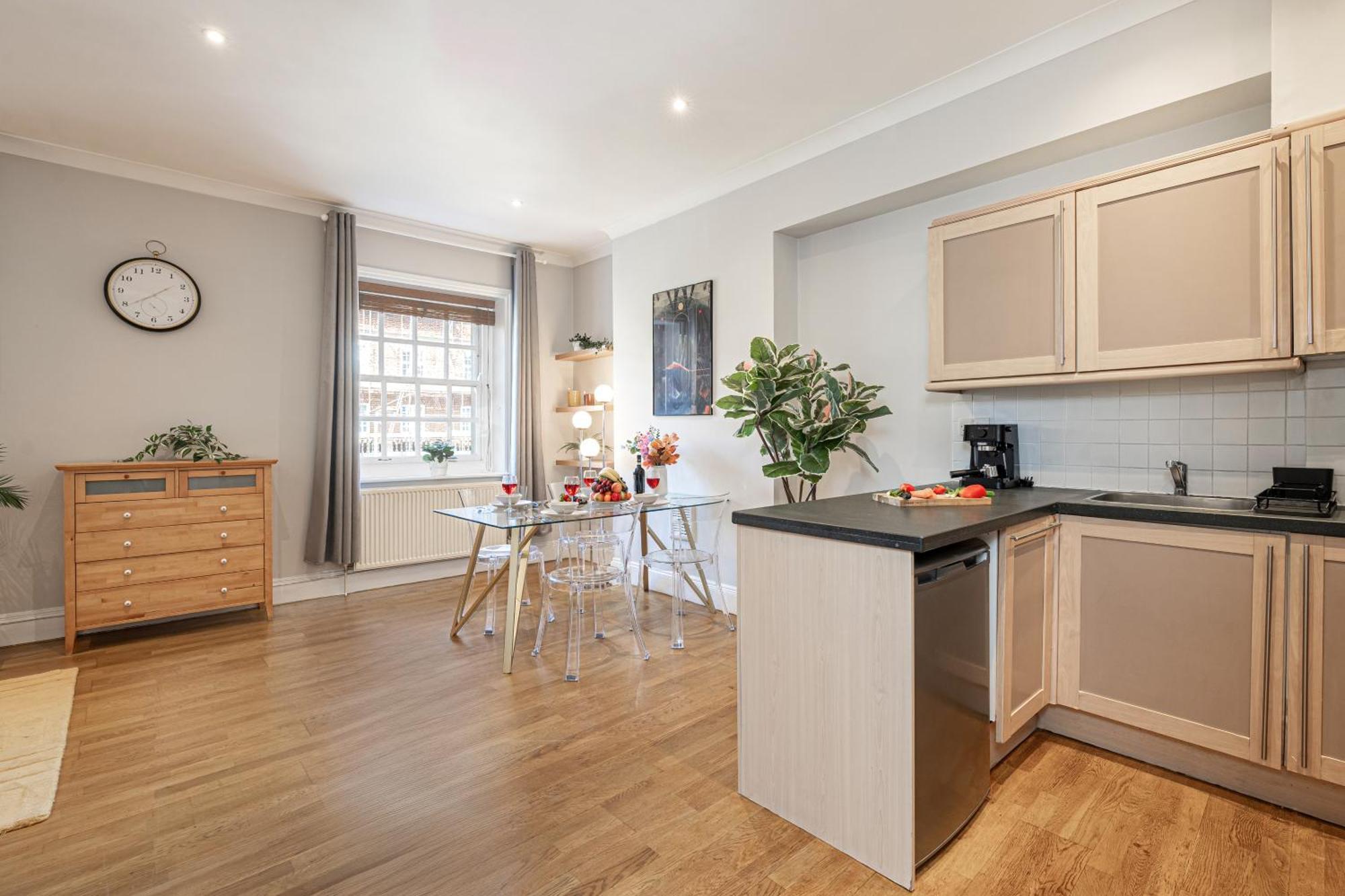 At Kensington And Knightsbridge Apartment London