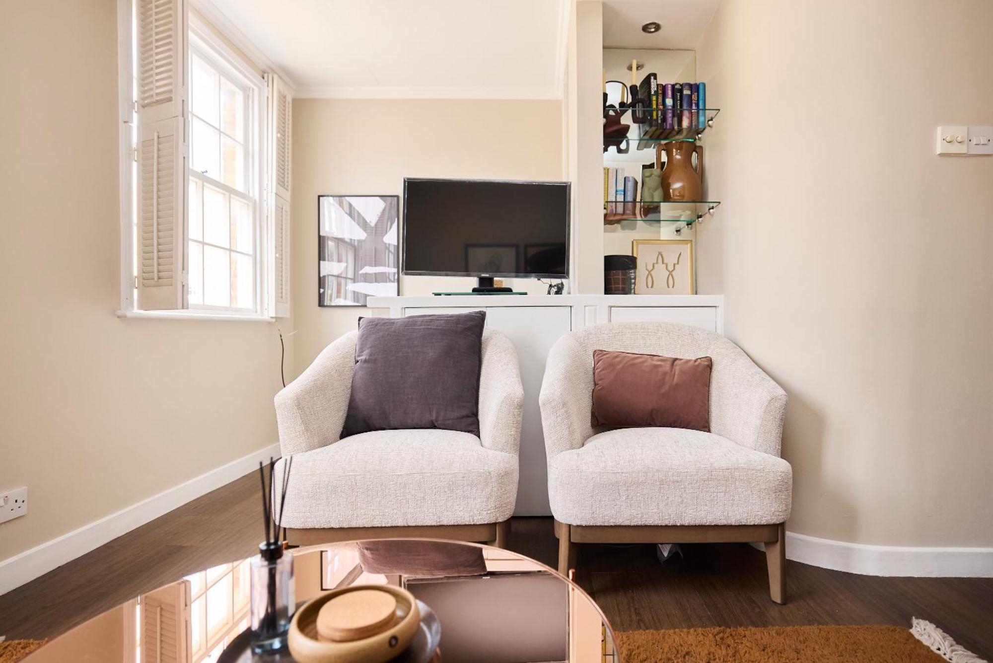 The Holland Park Crib - Classy 2bdr House Appartement