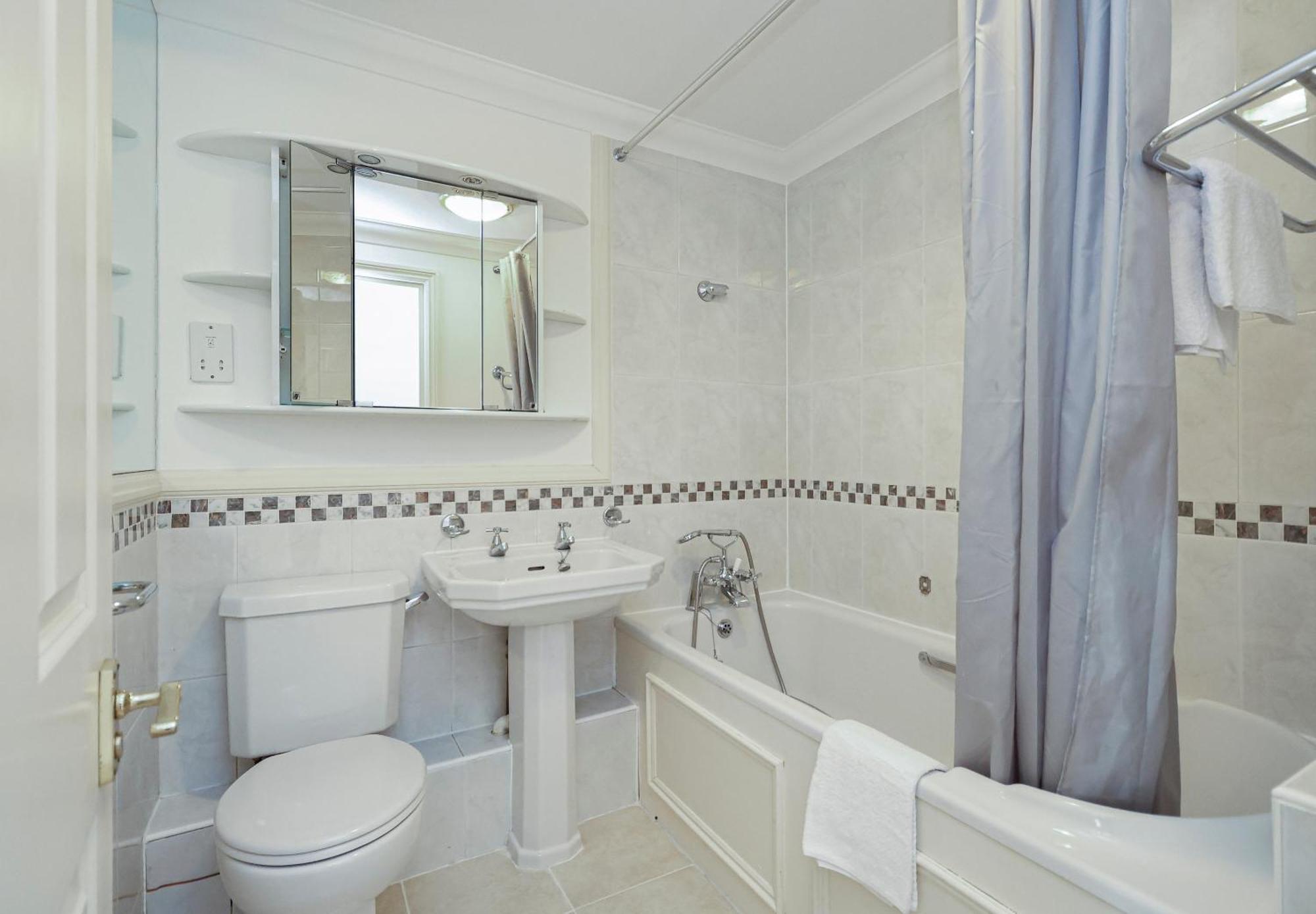 Two Bed Two Bath Kensington Londres