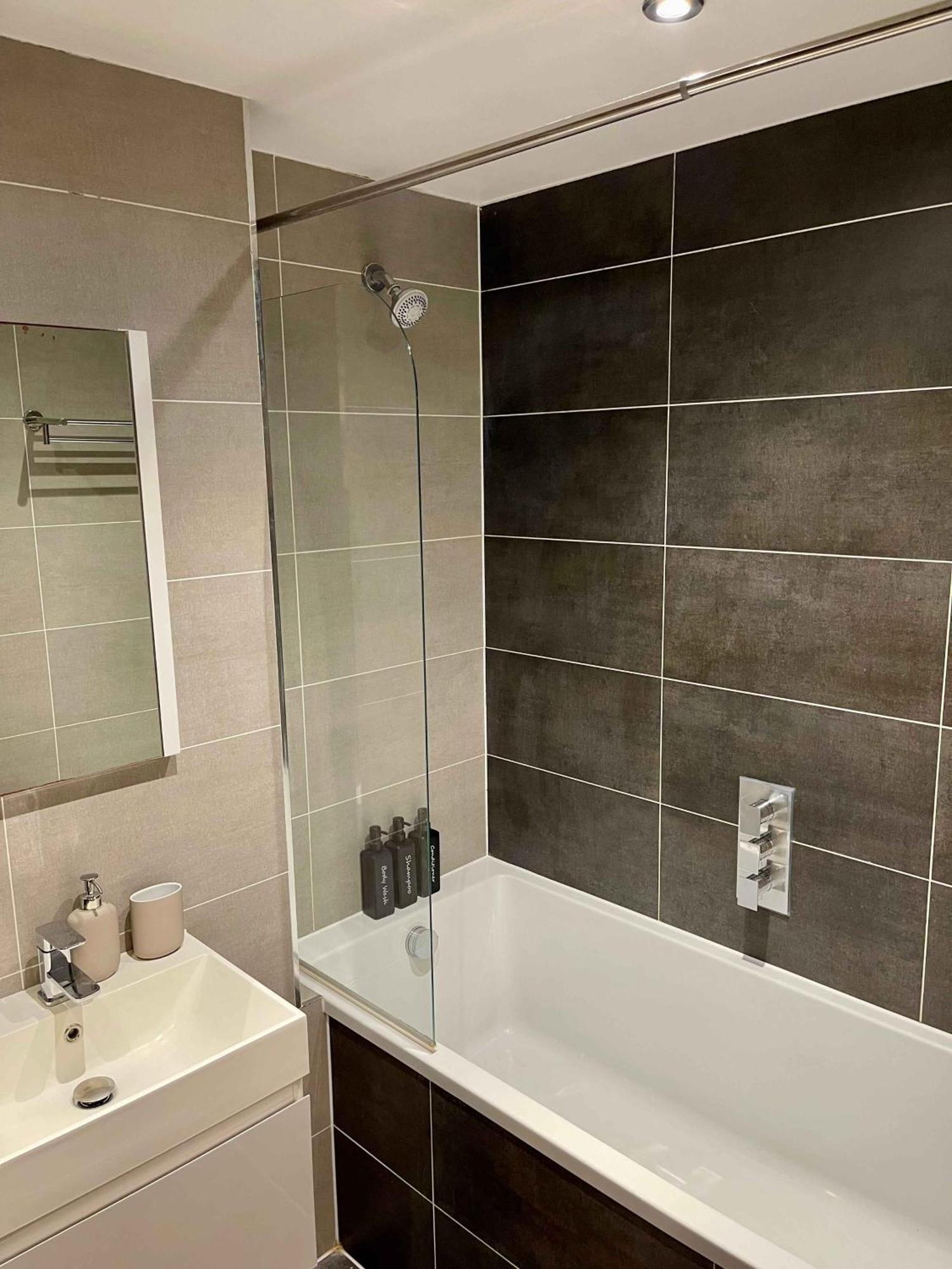 1 Bedrooom Flat Located Angel Zone 1