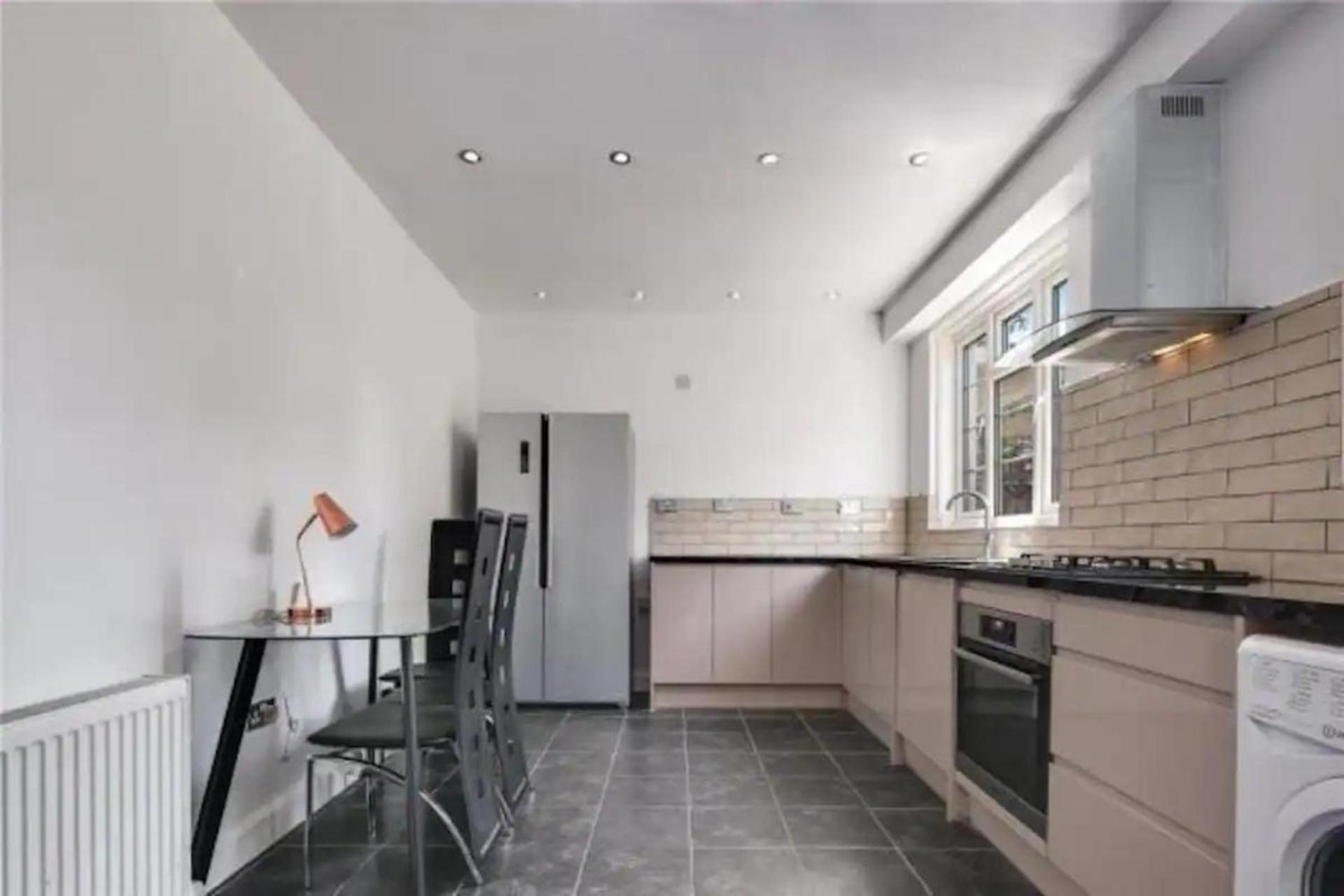 Limehouse Townhomes-4 Bedrooms 3 Bathrooms Garden Appartement *
