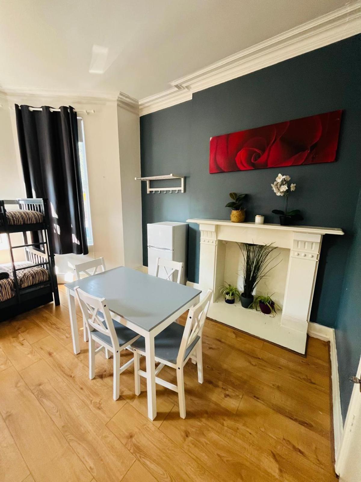 Wonderful Fully-equipped Near 8 Appartement Londen