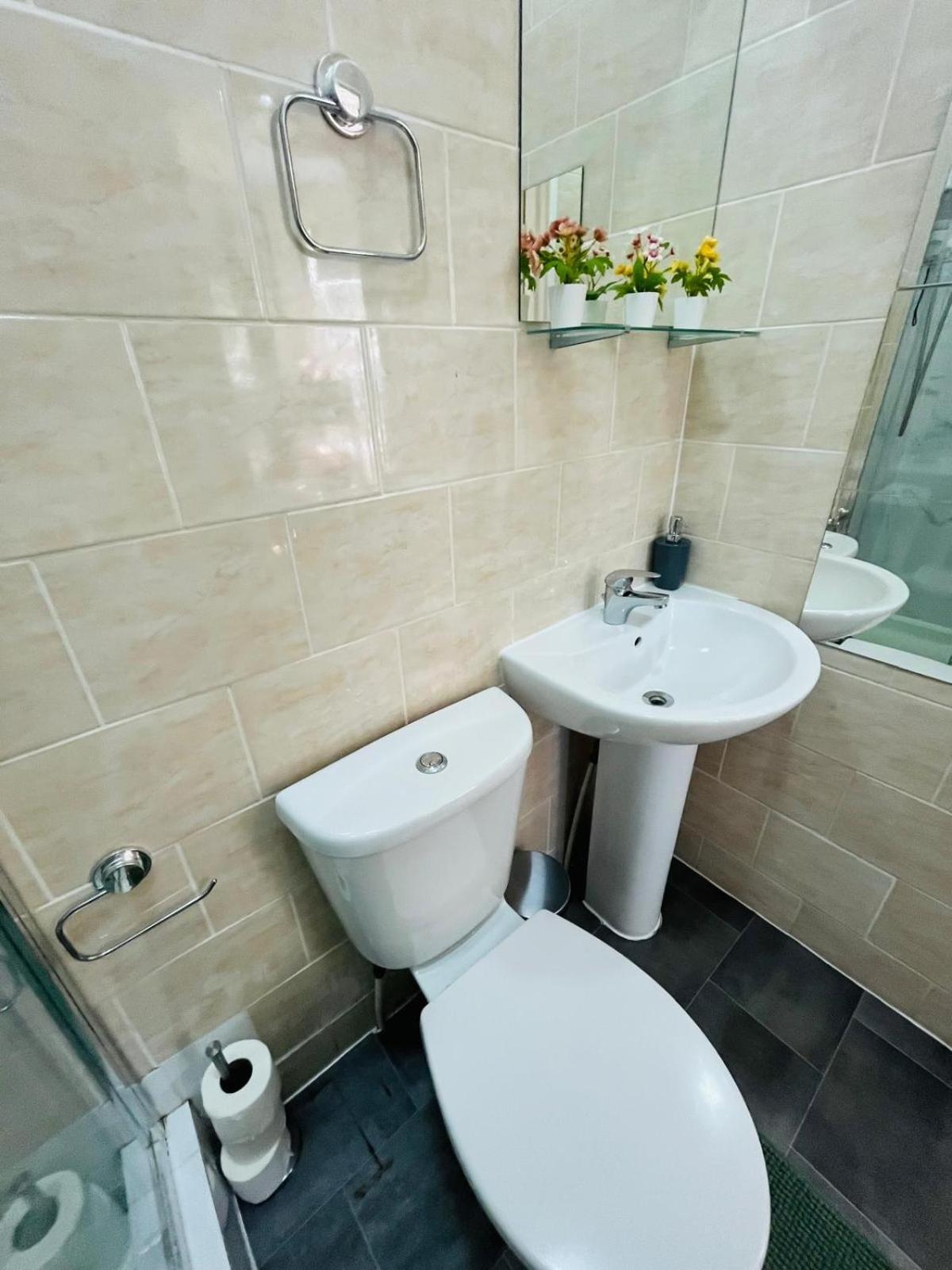 Wonderful Fully-equipped Near 8 Appartement Londen