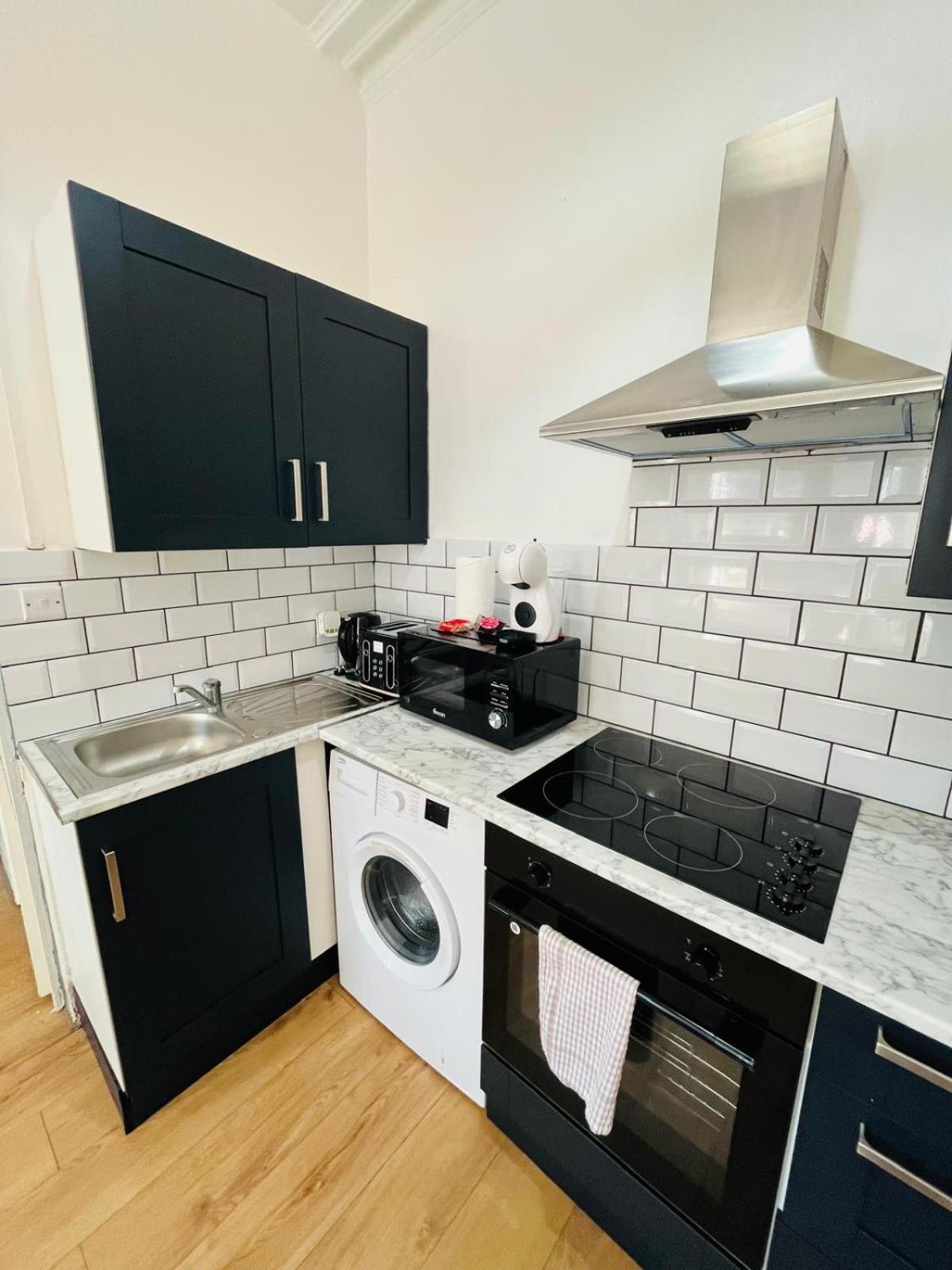 Appartement Wonderful Fully-equipped Near 8 Londen