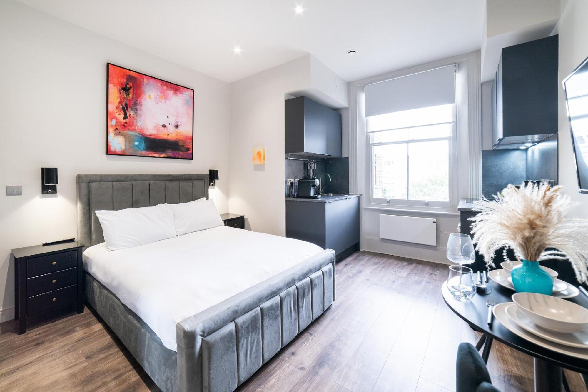 The Notting Hill's * London