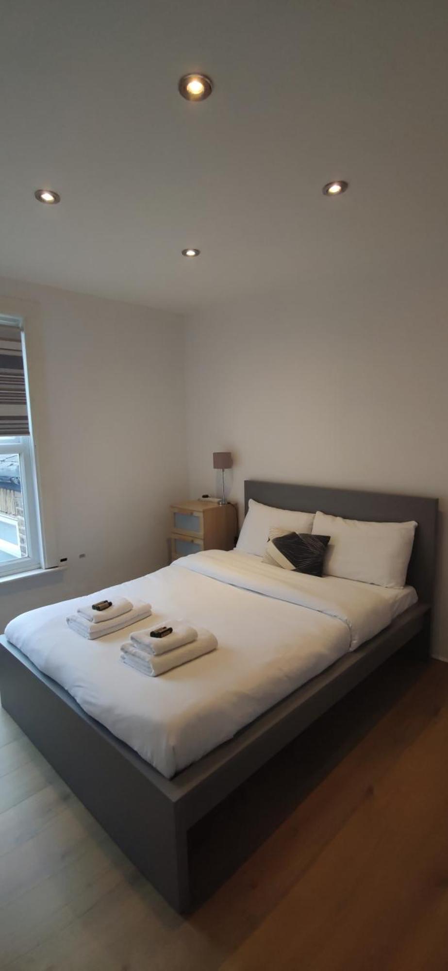 Chic Semi-detached House With A Private Garden, Se Hébergement de vacances *