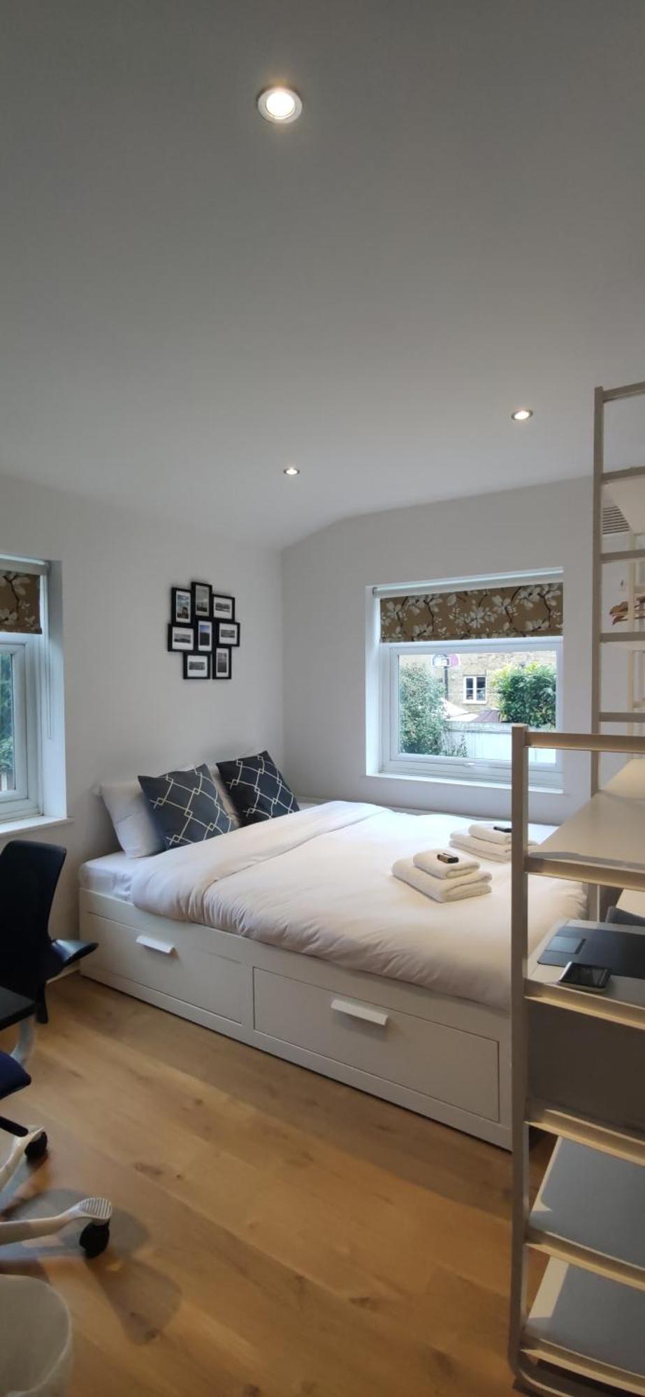 Hébergement de vacances Chic Semi-detached House With A Private Garden, Se Londres