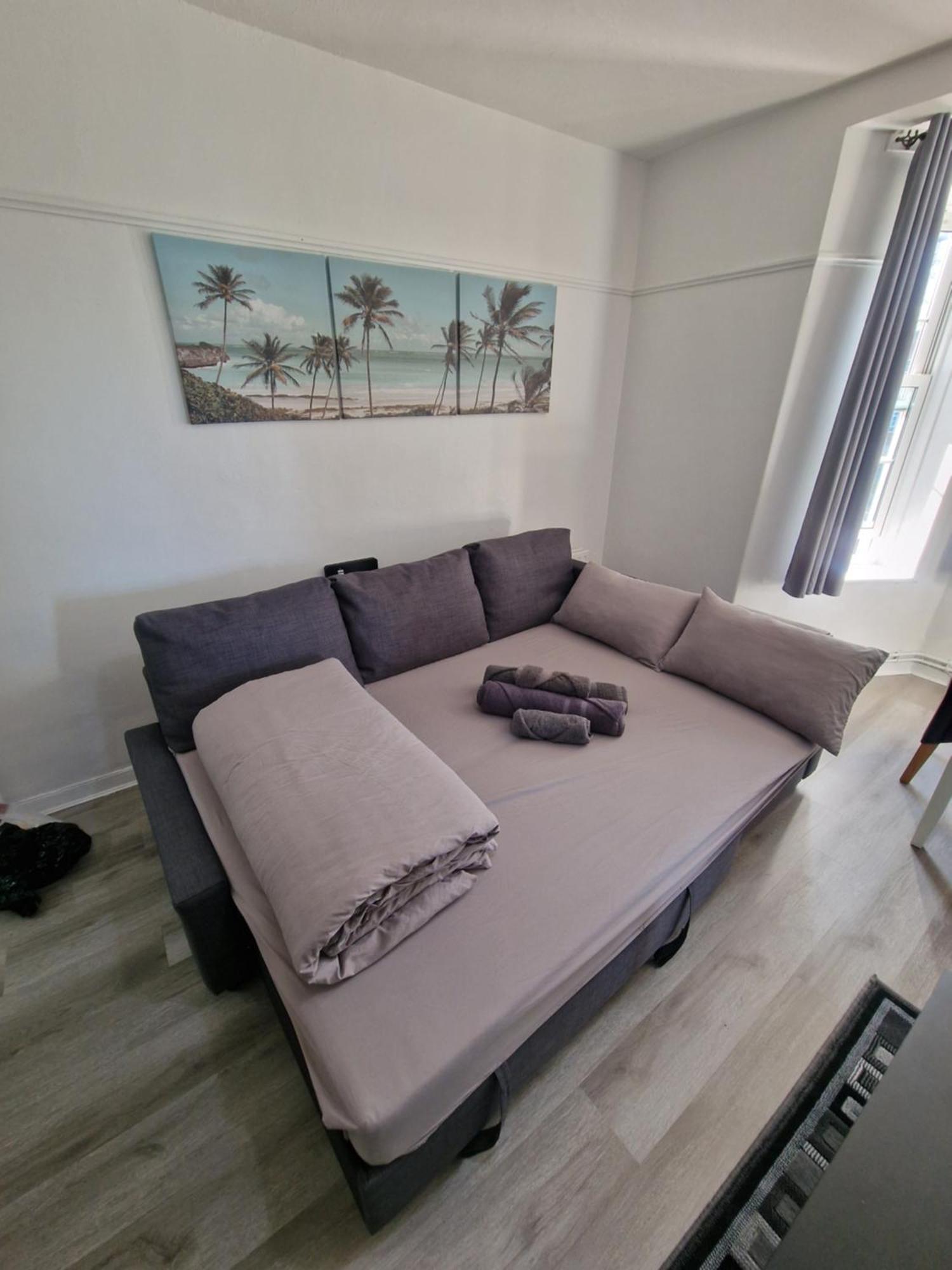 Comfortable 2 Bedrooms Flat In Oval Apartment *