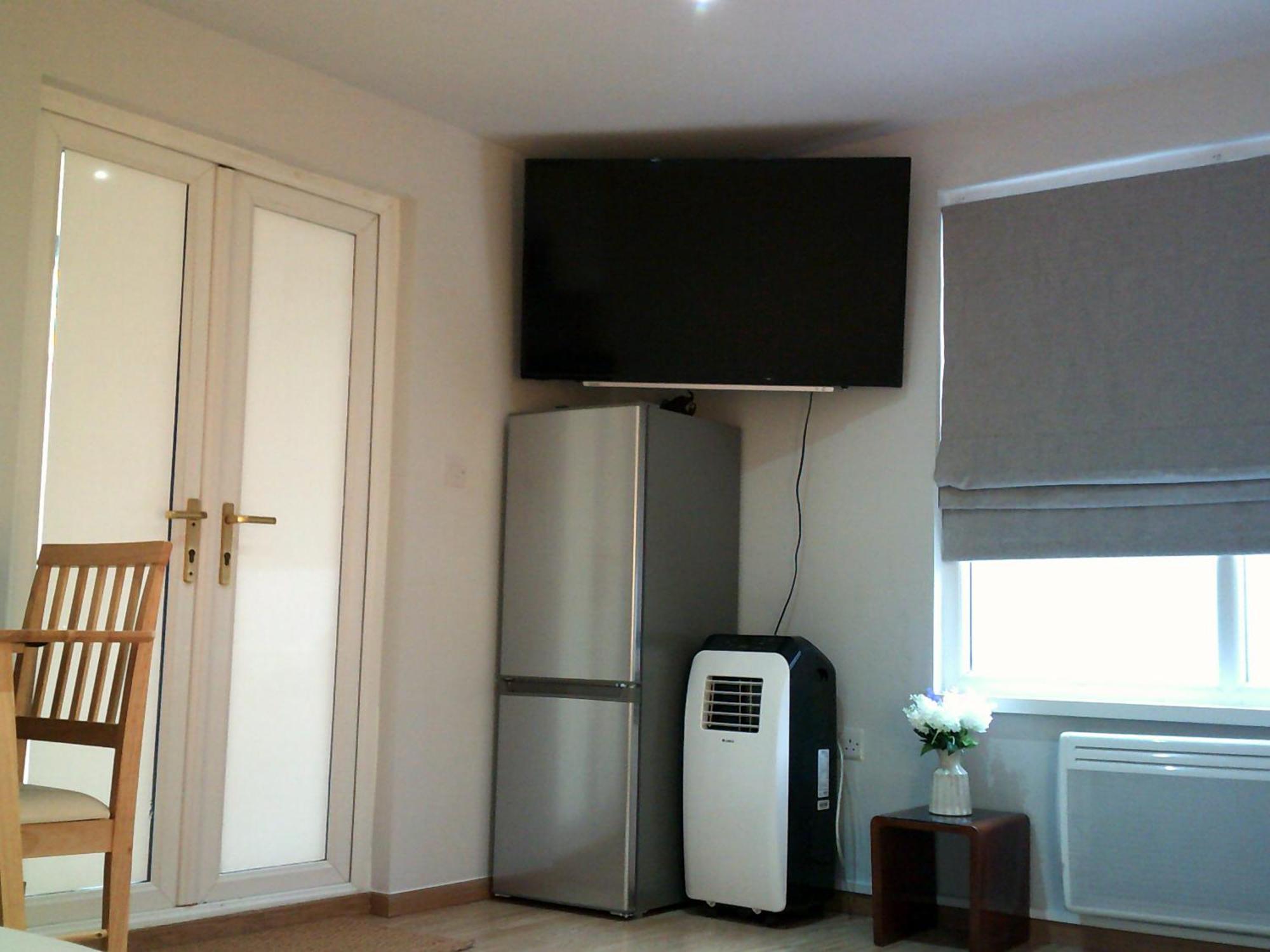 Newly Built Modern House With Free Parking London