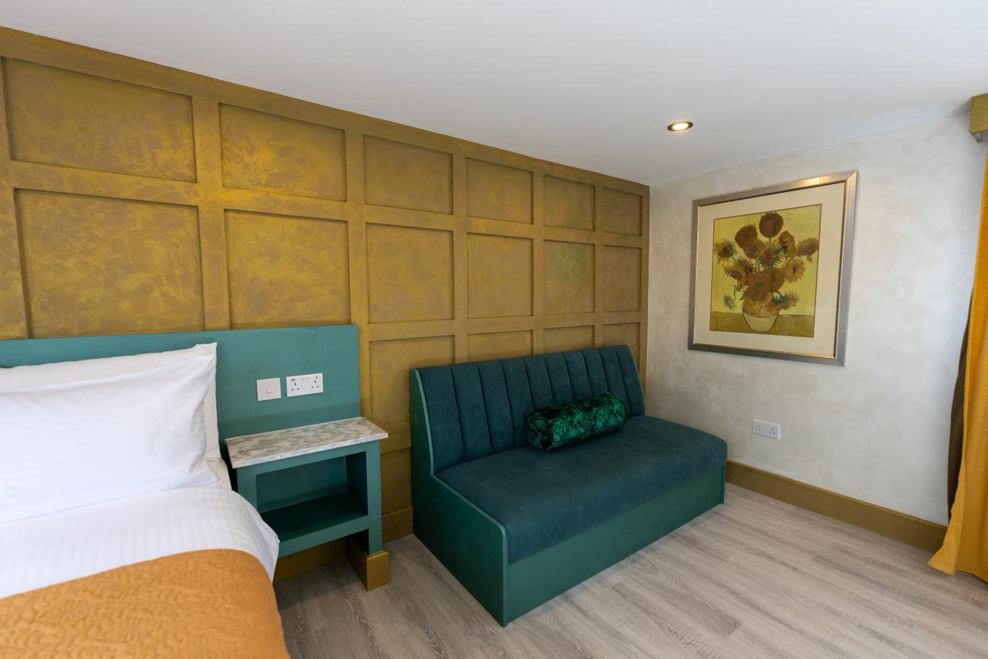 Guest house Paragraph Tottenham London