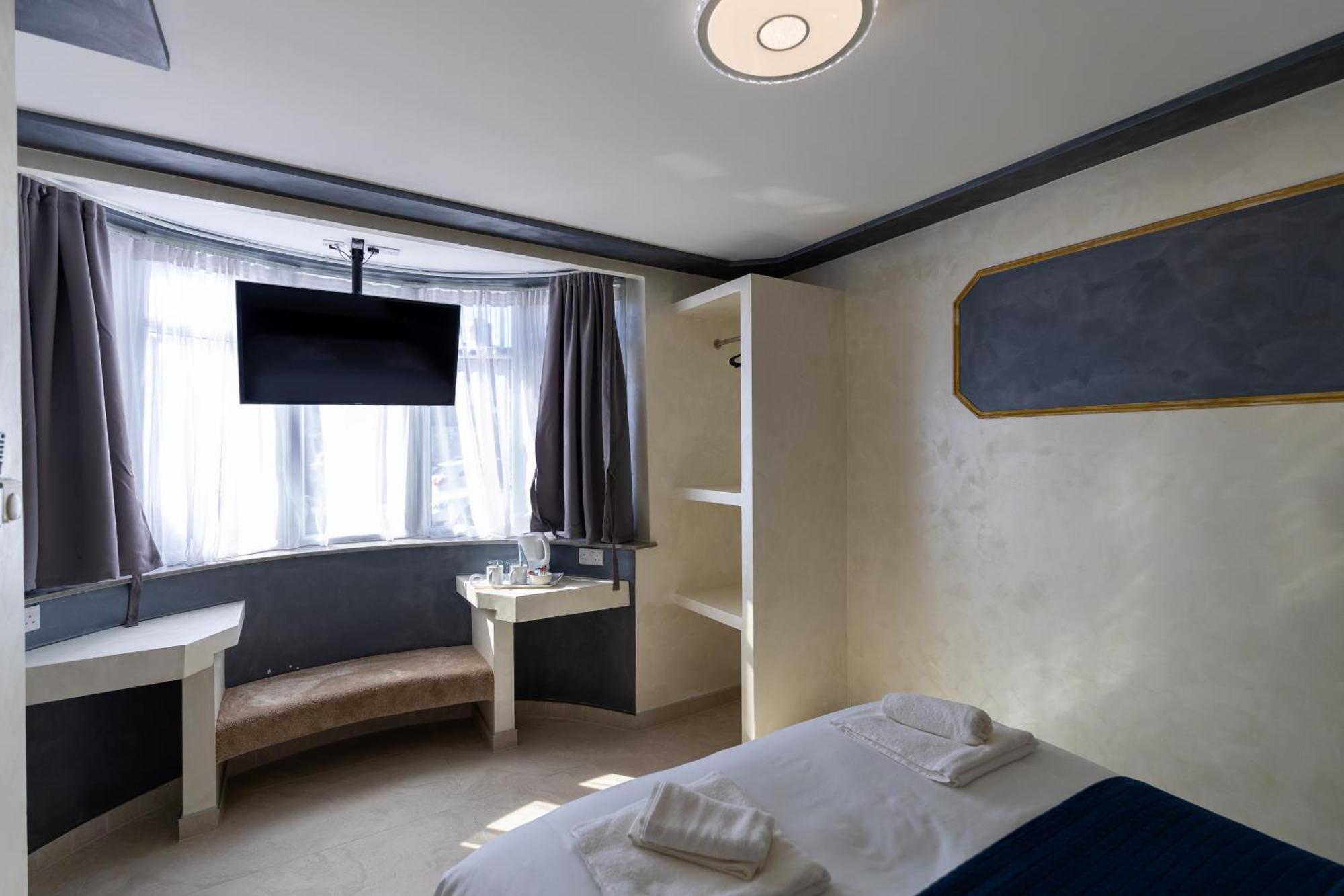 Guest house Paragraph Tottenham London