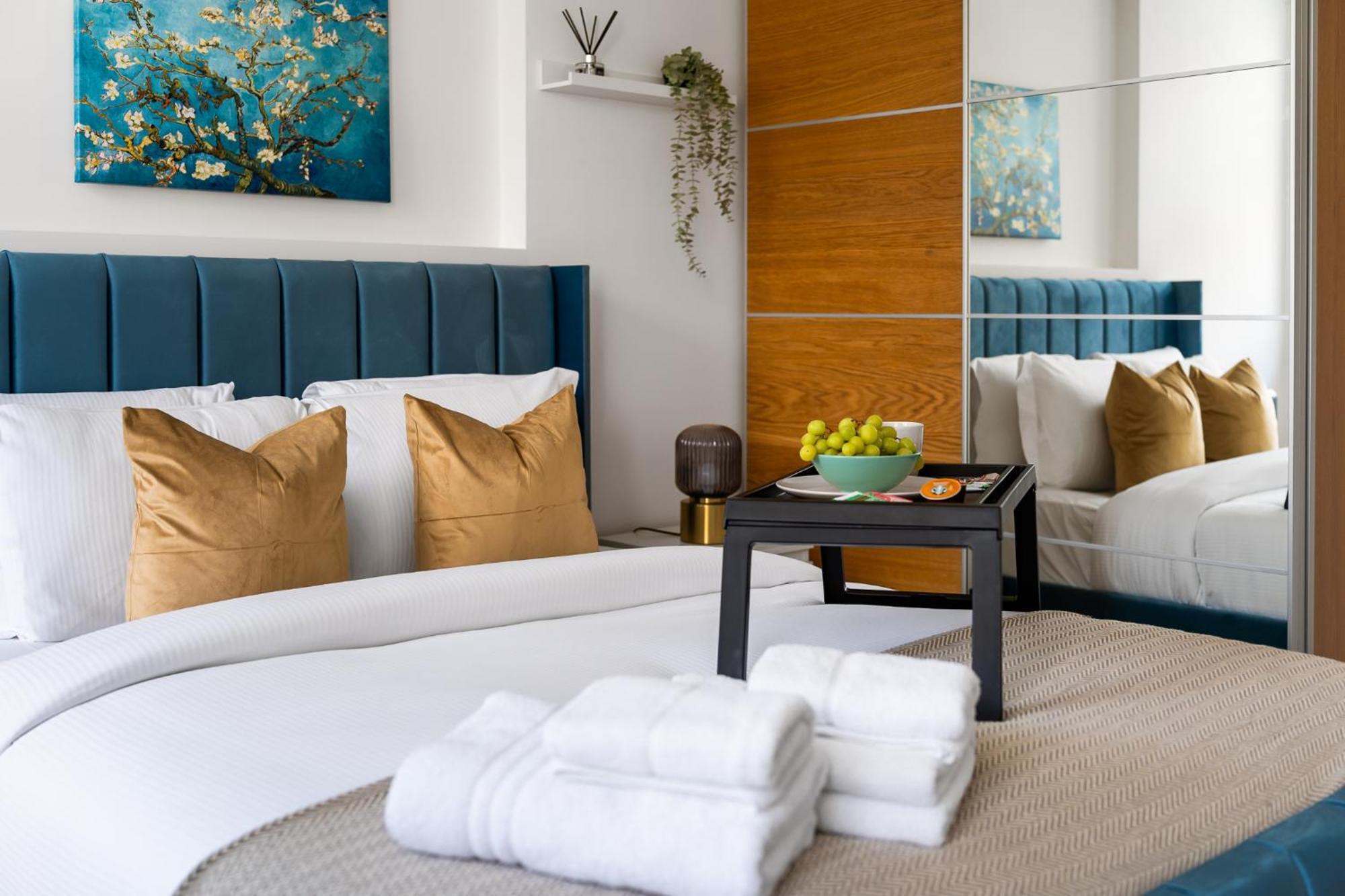 Casa de férias 4br 2ba House By Livestay Short Lets & Serviced Near Oxford Circus With 2 Private Patios Londres
