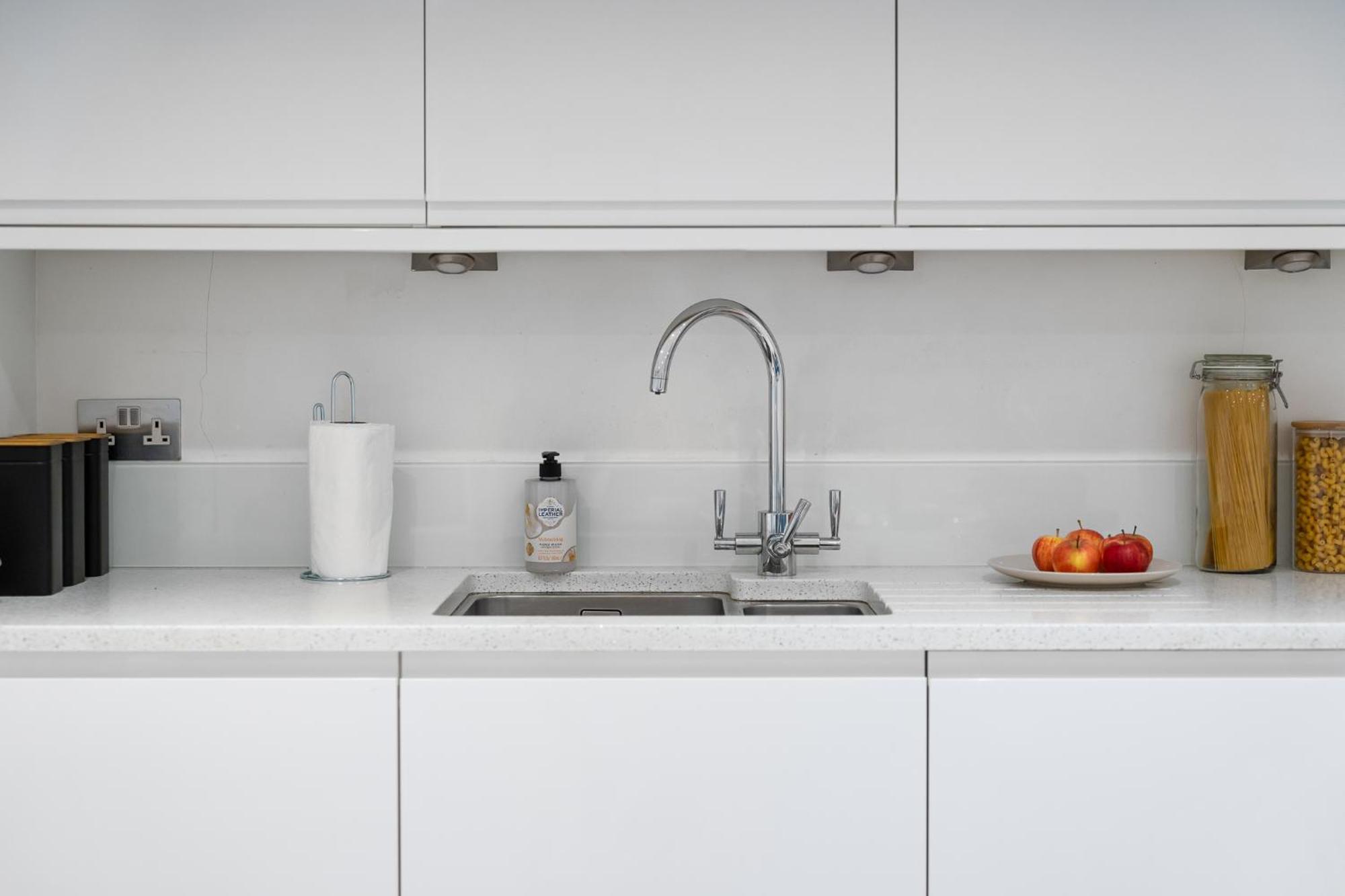 4br 2ba House By Livestay Short Lets & Serviced Near Oxford Circus With 2 Private Patios * Londres