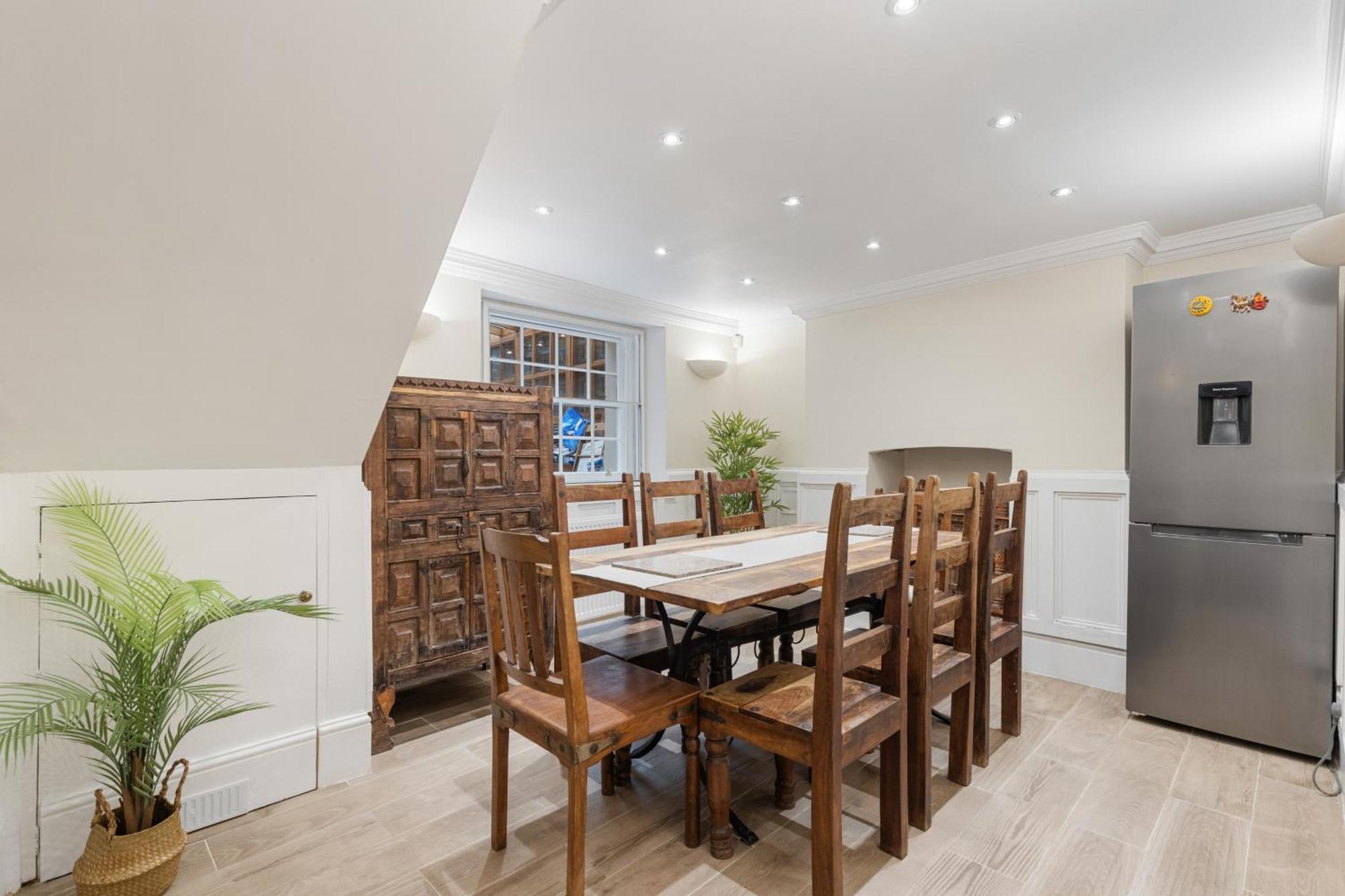 Apartamento Parea Living - Spacious 4 Story House, Families, Big Groups